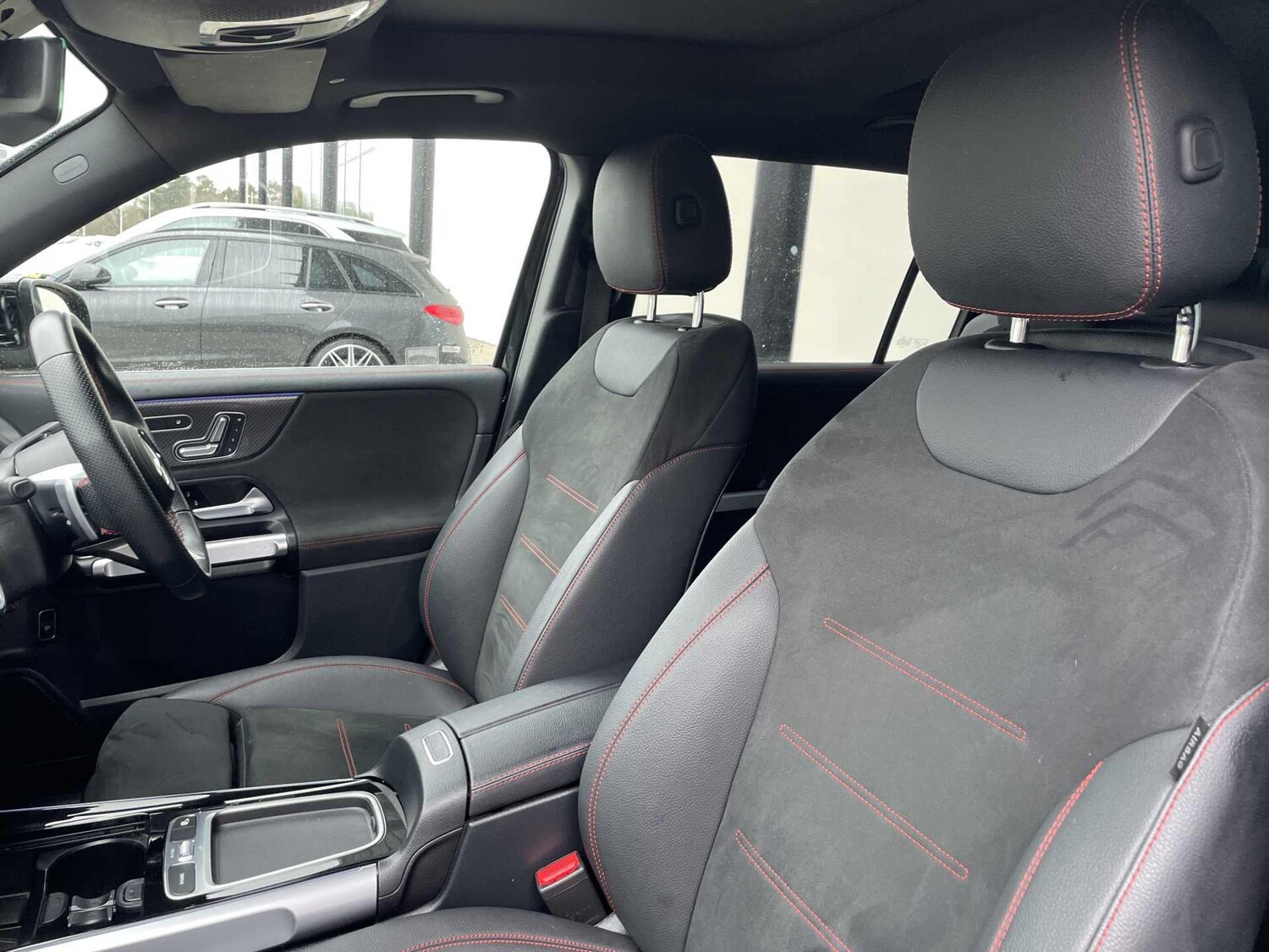 Used Mercedes-Benz GLB 2025 for sale - 77599920: Photo 7