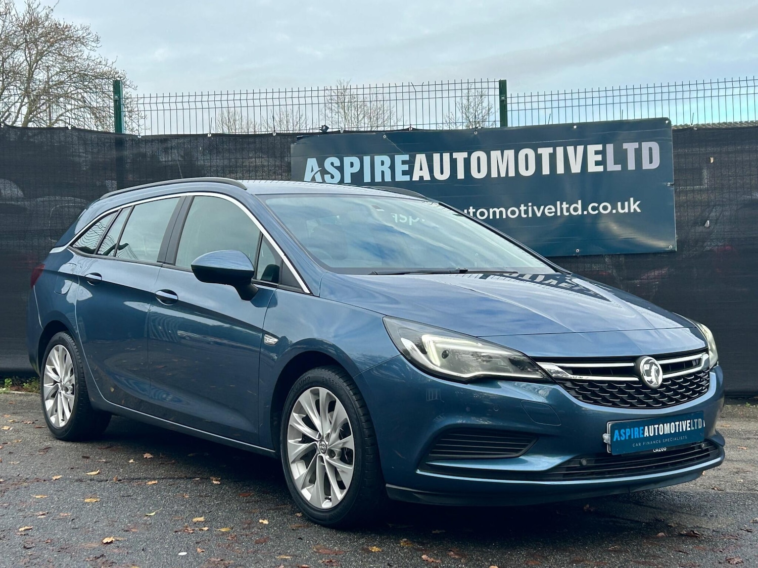 Used Vauxhall Astra 2017 for sale - 76765611: Photo 1
