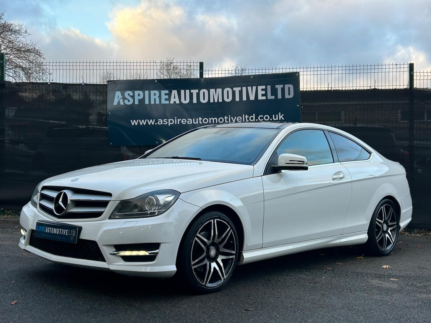 Used Mercedes-Benz C Class 2013 for sale - 76619696: Photo 3