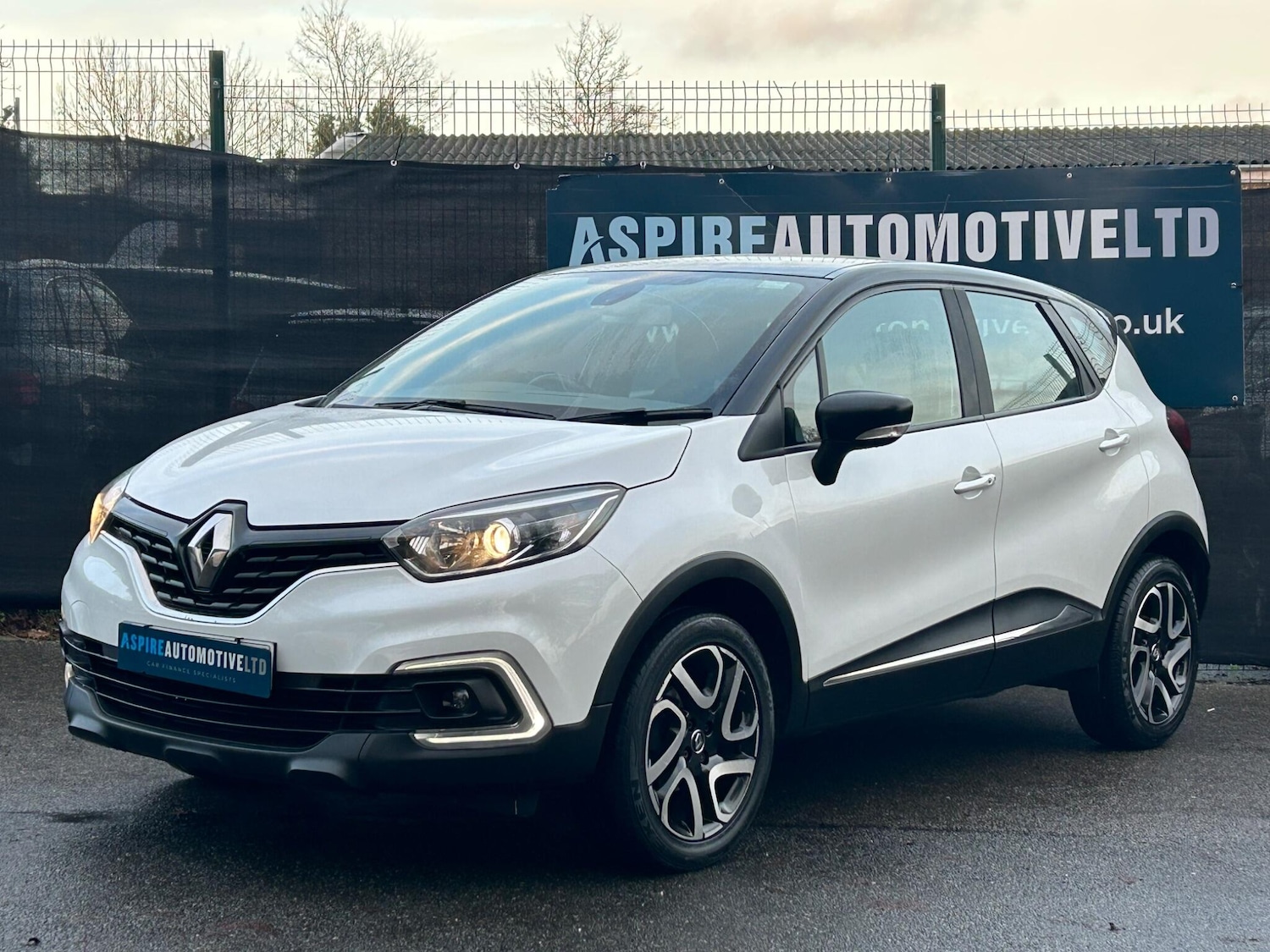 Used Renault Captur 2018 for sale - 76991847: Photo 3