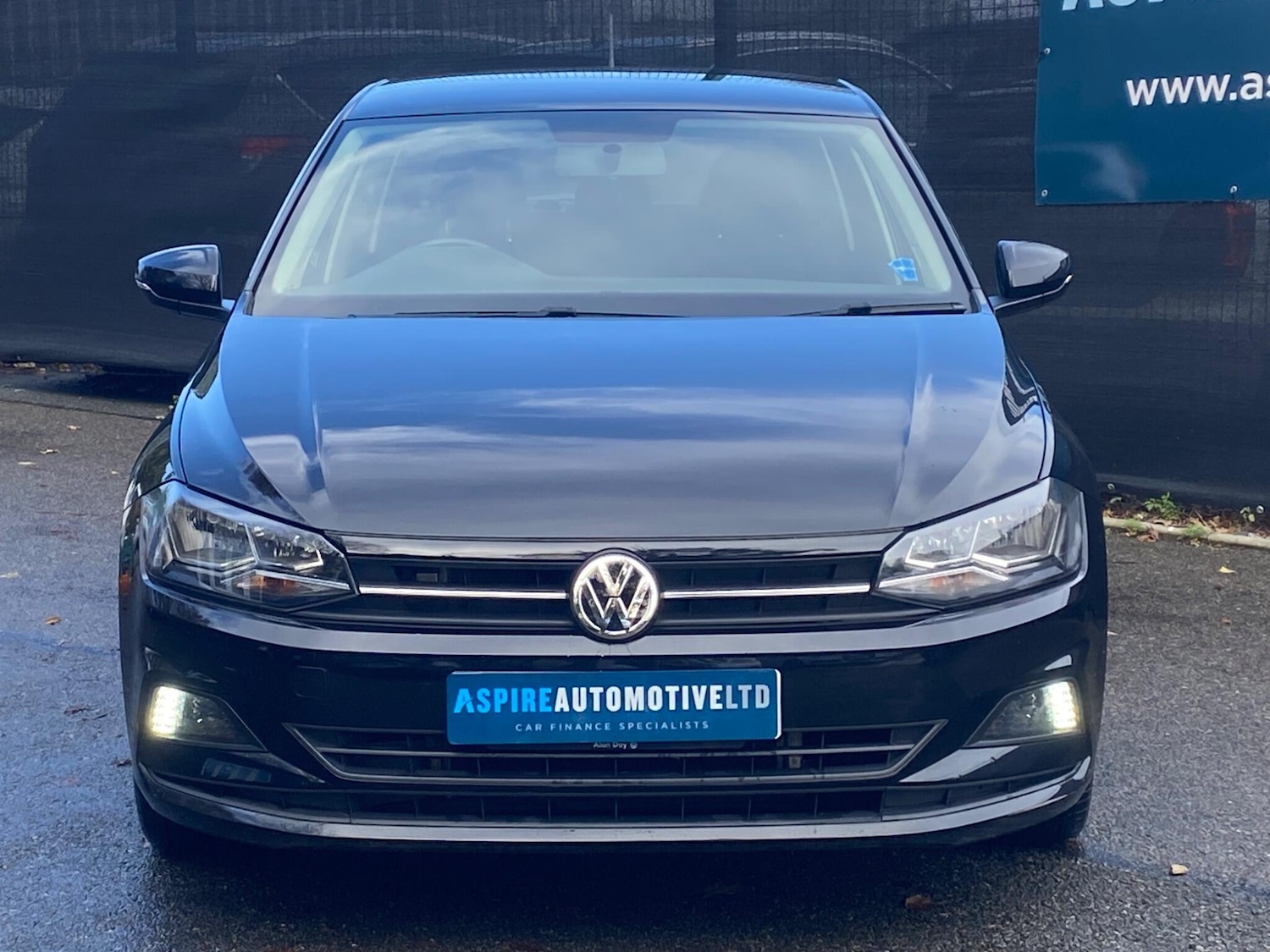 Used Volkswagen Polo 2018 for sale - 76898381: Photo 2