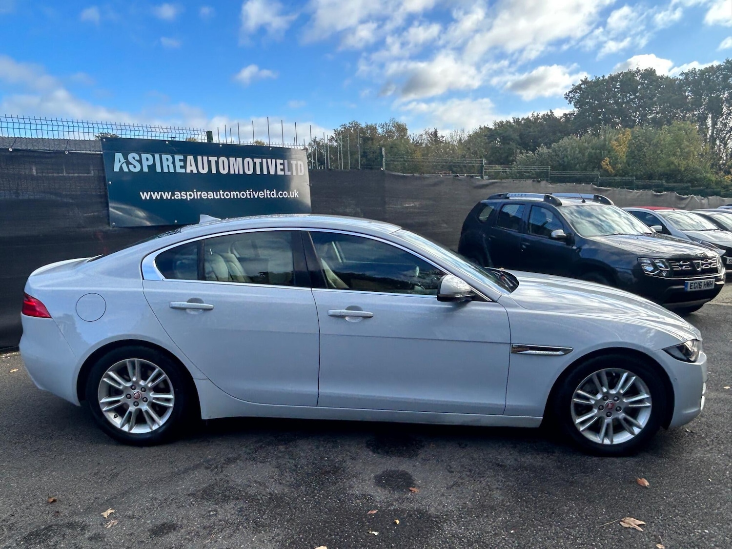 Used Jaguar XE 2015 for sale - 76440624: Photo 10