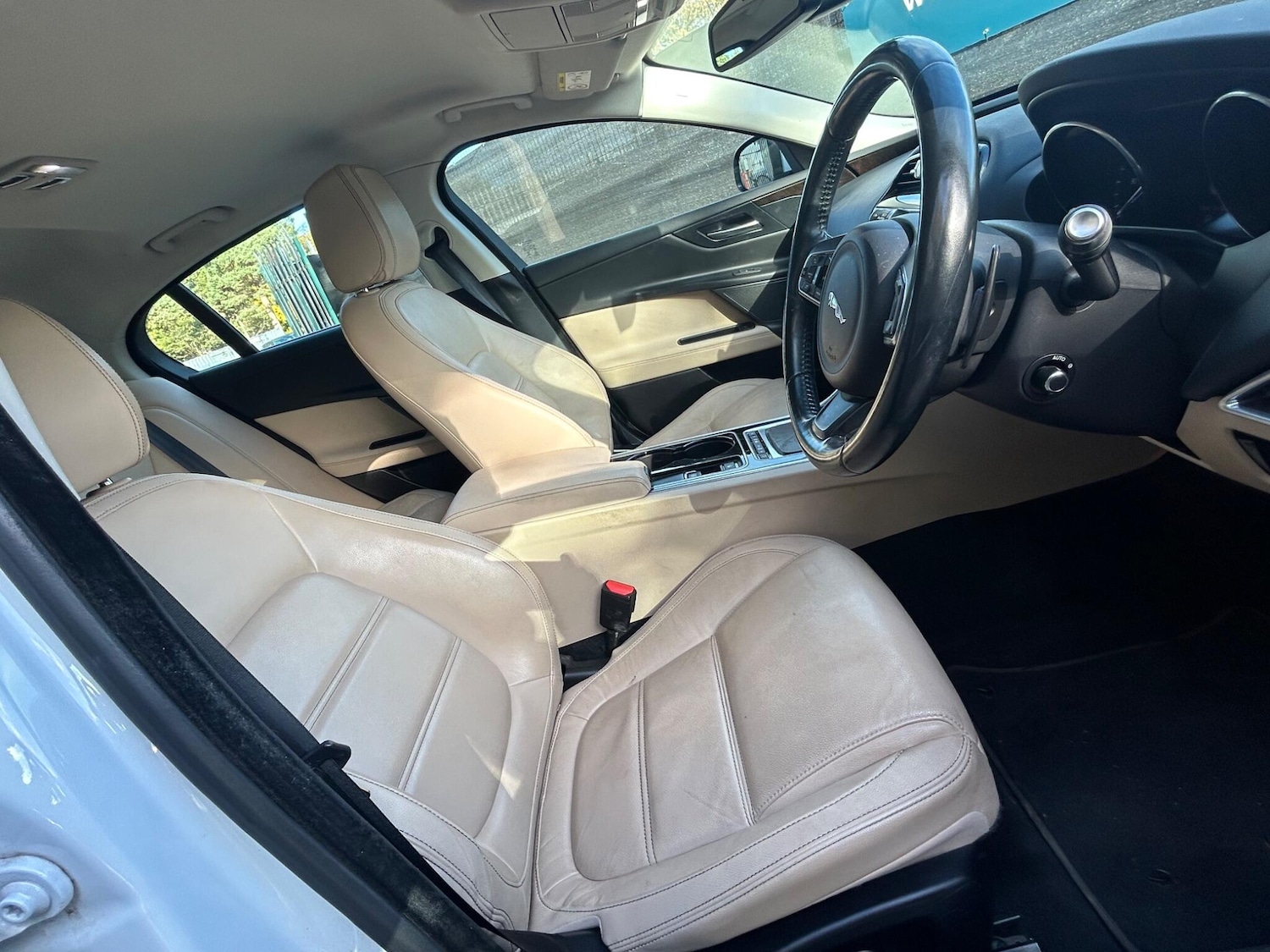 Used Jaguar XE 2015 for sale - 76440624: Photo 14