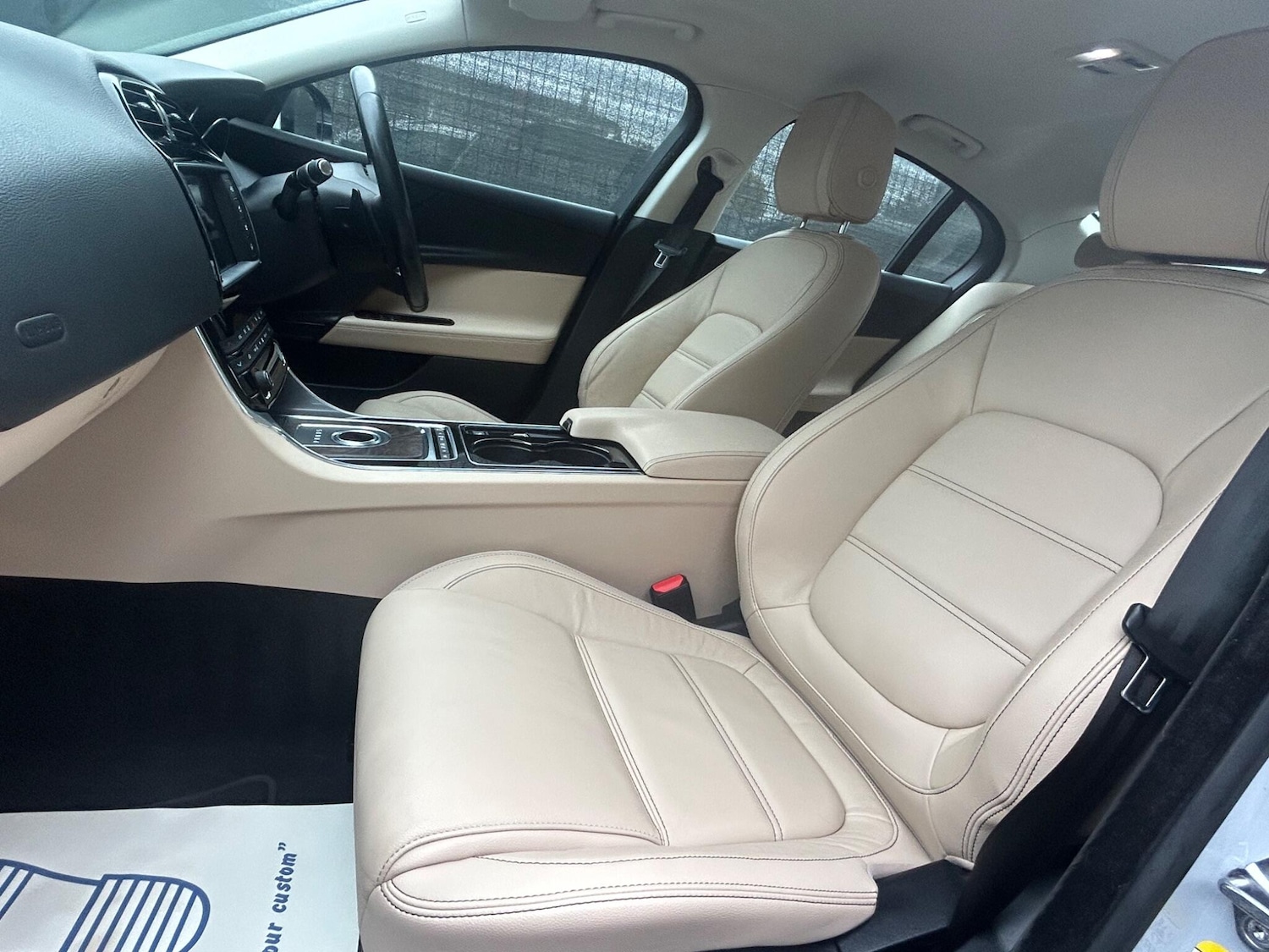 Used Jaguar XE 2015 for sale - 76440624: Photo 15