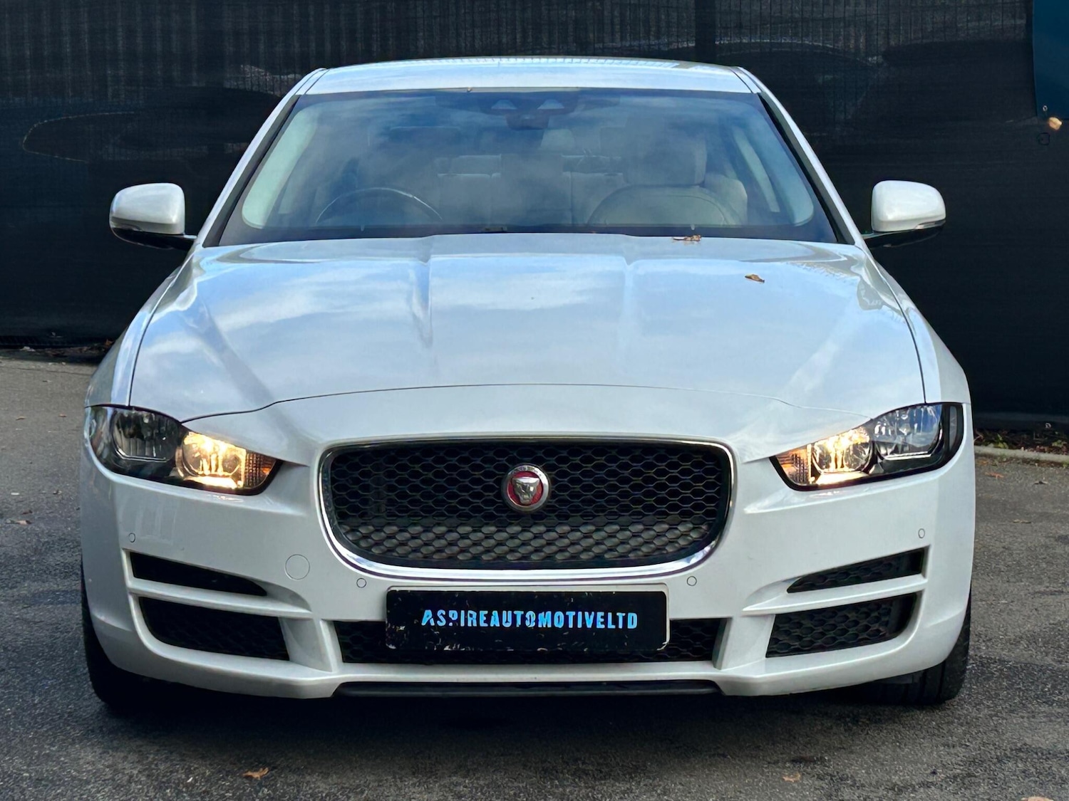 Used Jaguar XE 2015 for sale - 76440624: Photo 2