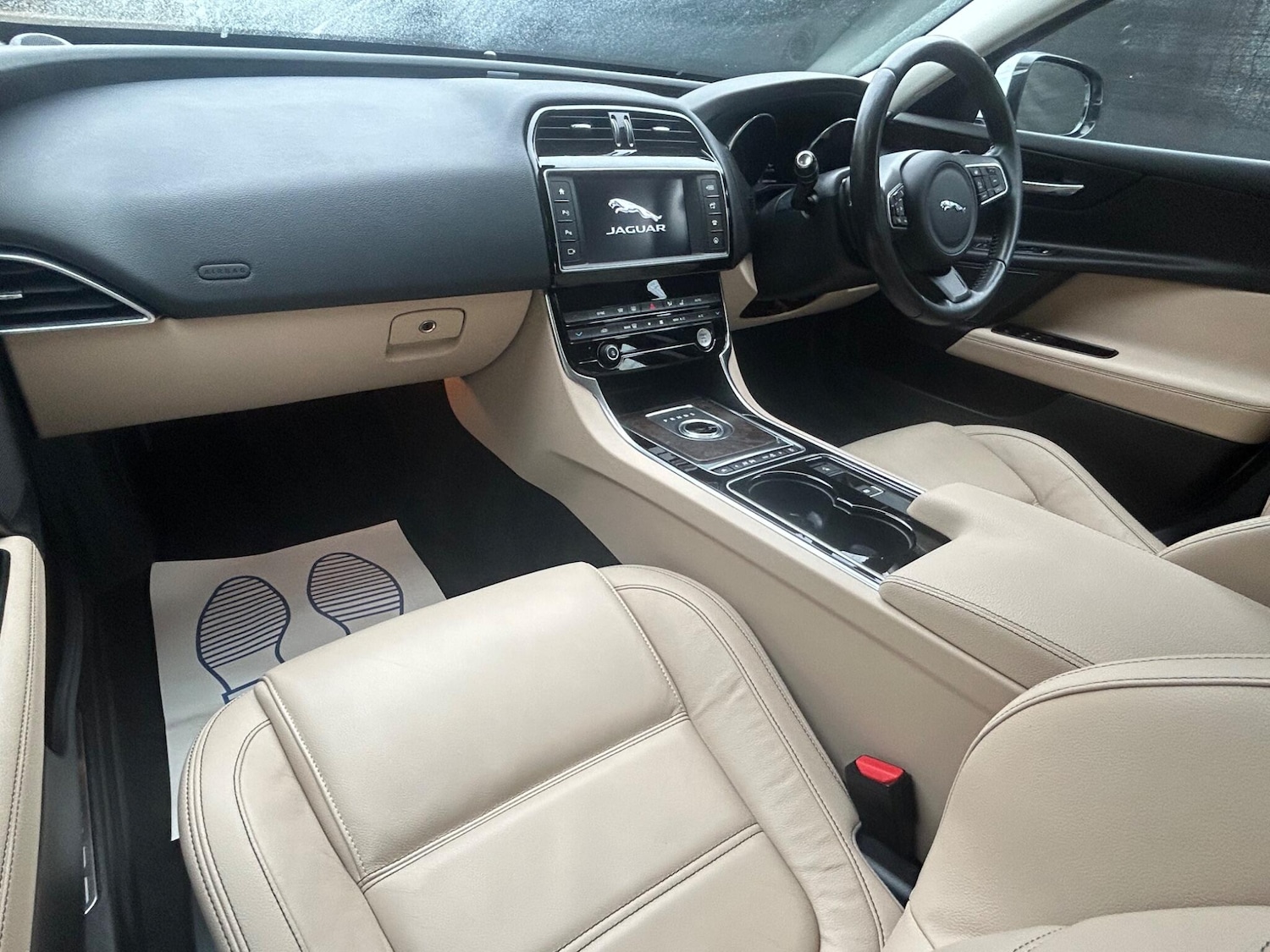 Used Jaguar XE 2015 for sale - 76440624: Photo 21