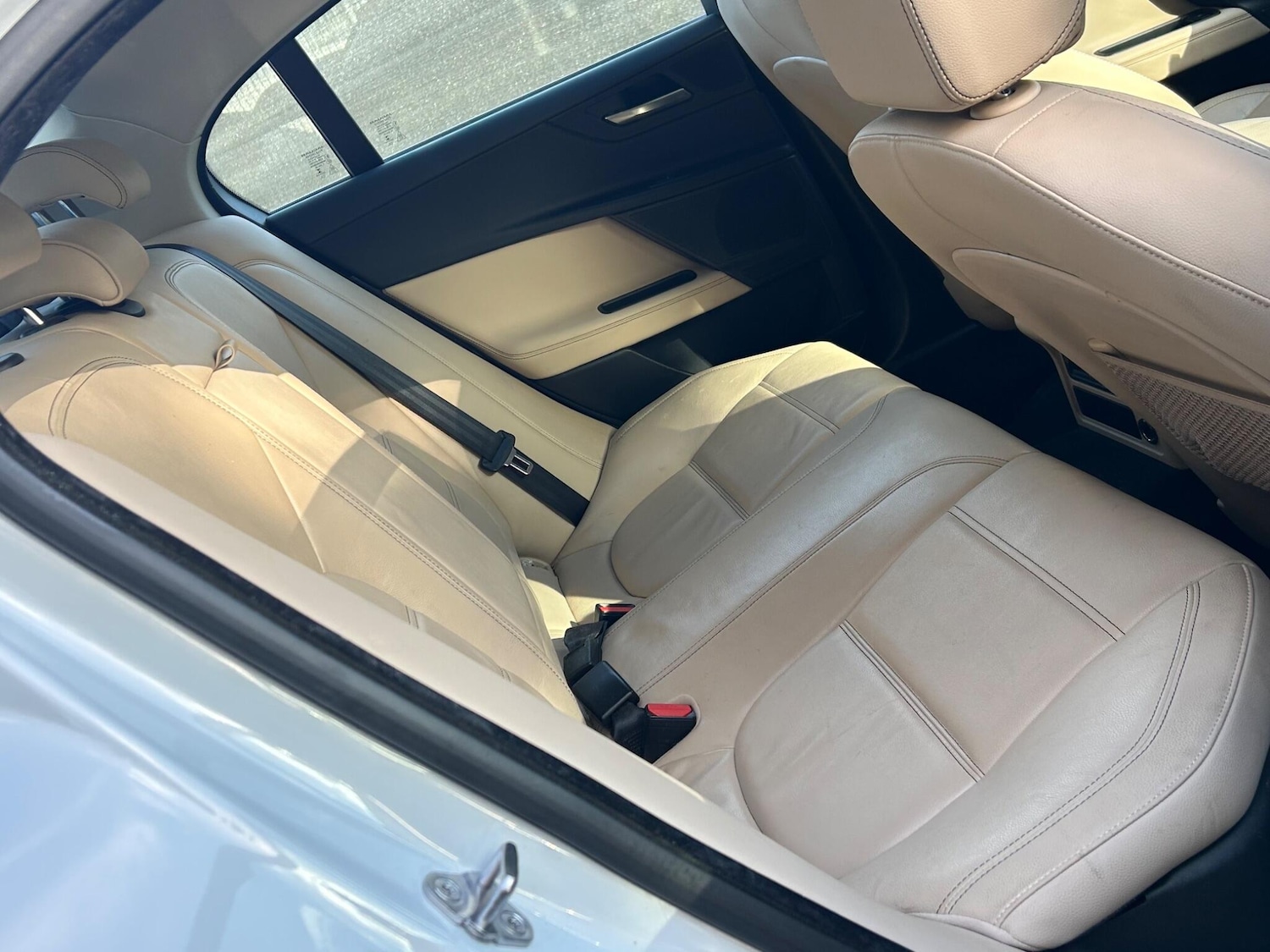 Used Jaguar XE 2015 for sale - 76440624: Photo 24