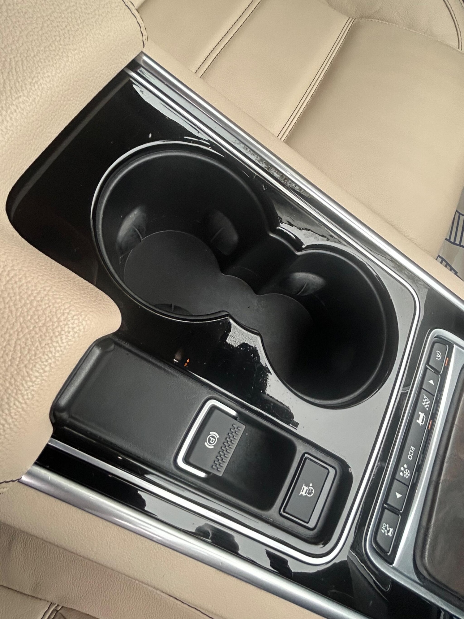 Used Jaguar XE 2015 for sale - 76440624: Photo 25