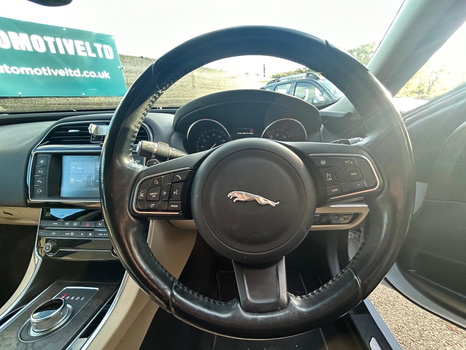 Used Jaguar XE 2015 for sale - 76440624: Photo 26