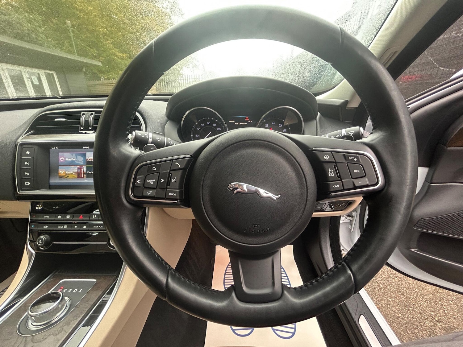 Used Jaguar XE 2015 for sale - 76440624: Photo 27
