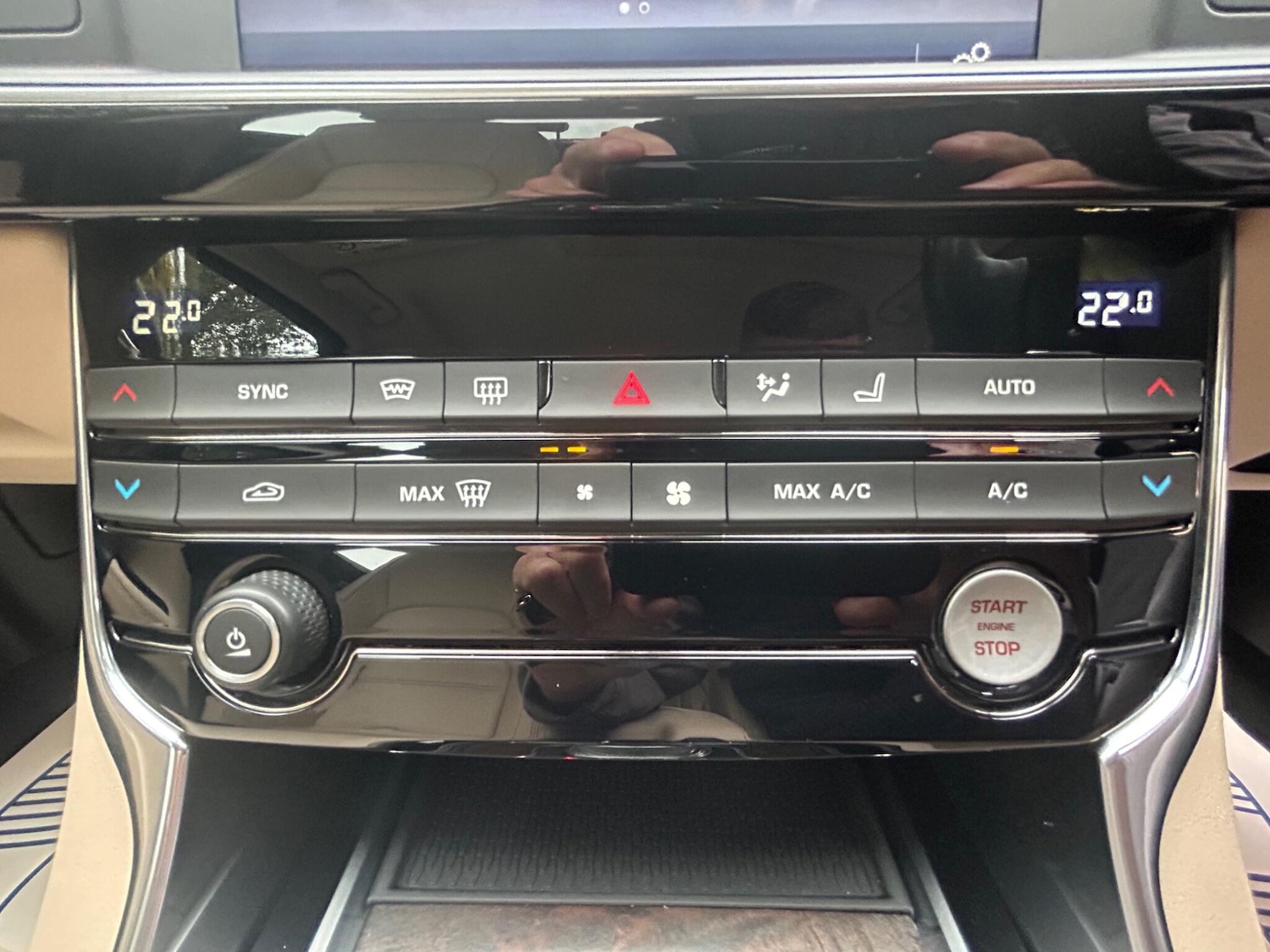 Used Jaguar XE 2015 for sale - 76440624: Photo 30