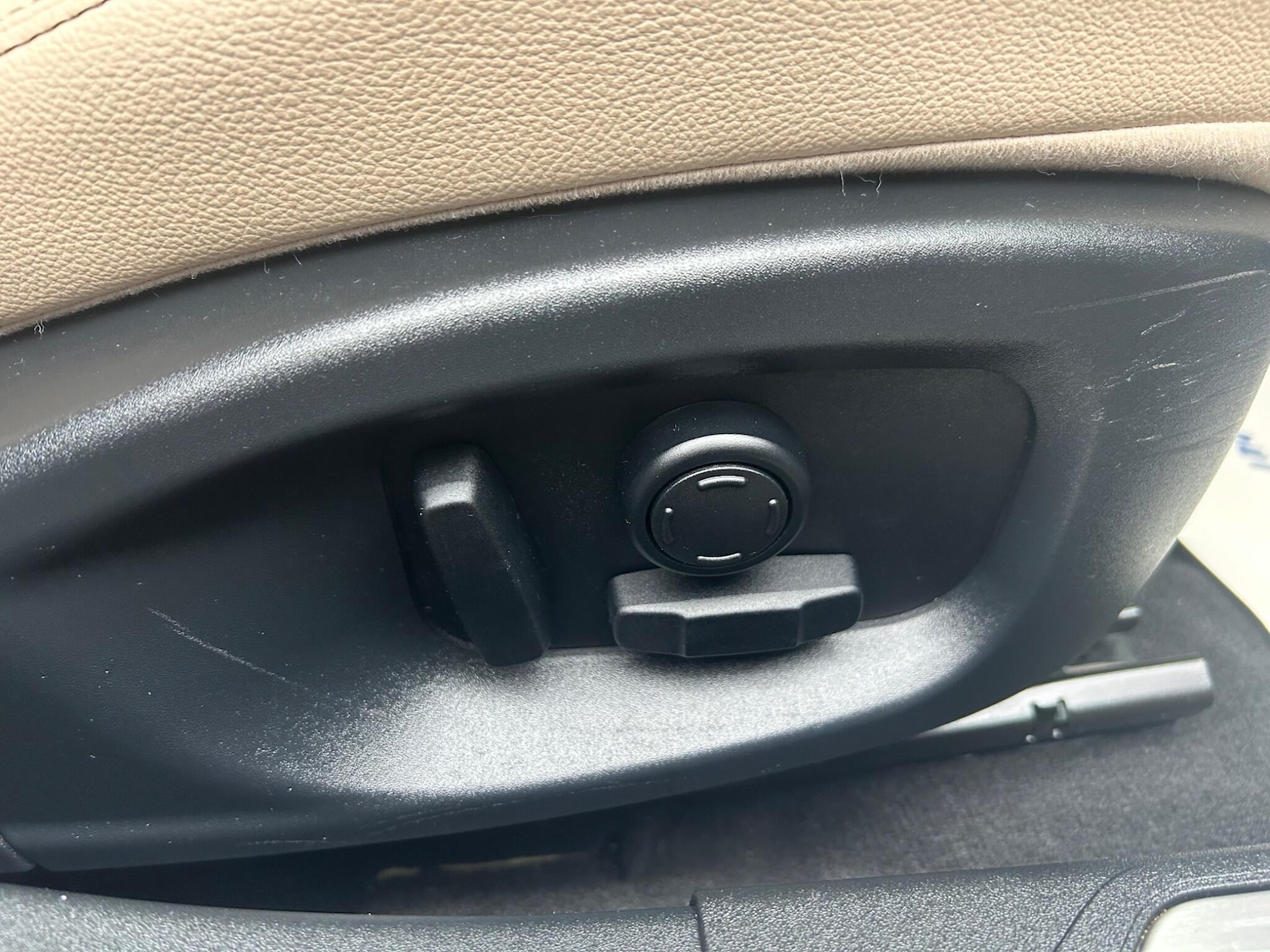 Used Jaguar XE 2015 for sale - 76440624: Photo 34