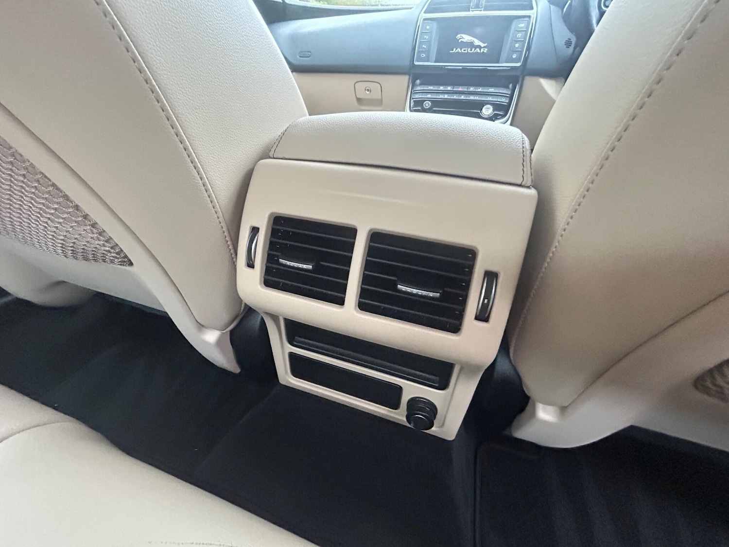 Used Jaguar XE 2015 for sale - 76440624: Photo 36