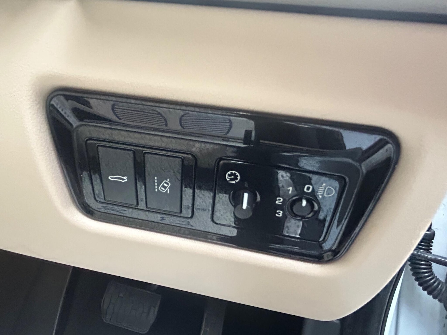 Used Jaguar XE 2015 for sale - 76440624: Photo 37