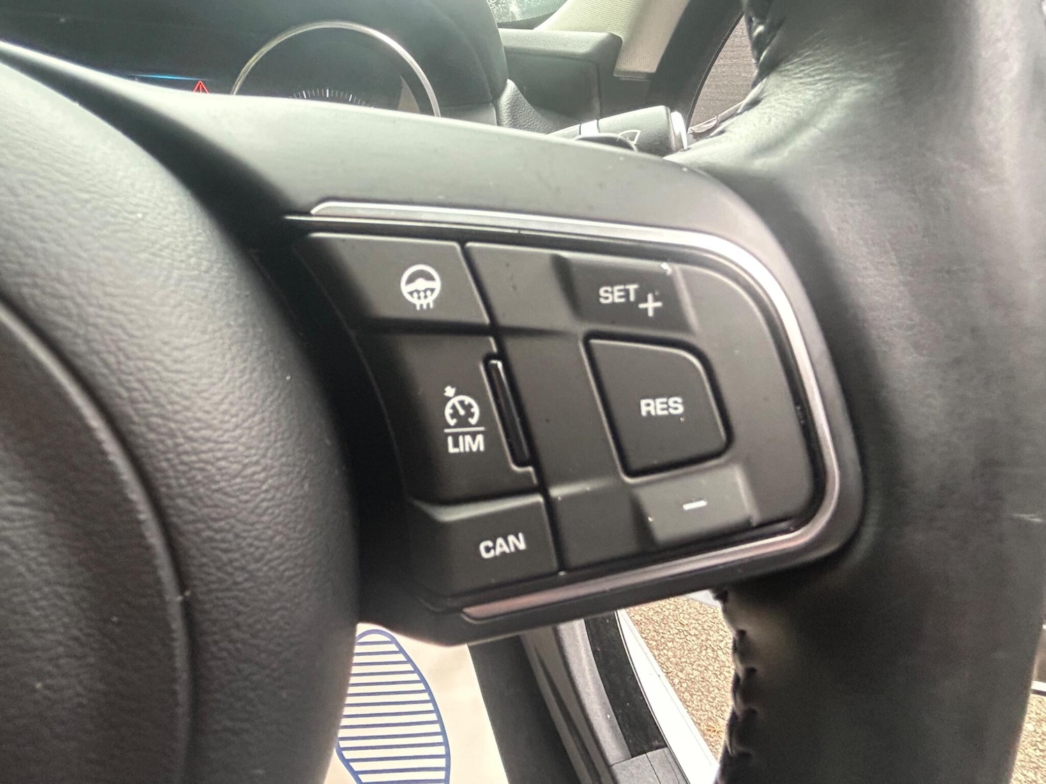 Used Jaguar XE 2015 for sale - 76440624: Photo 42