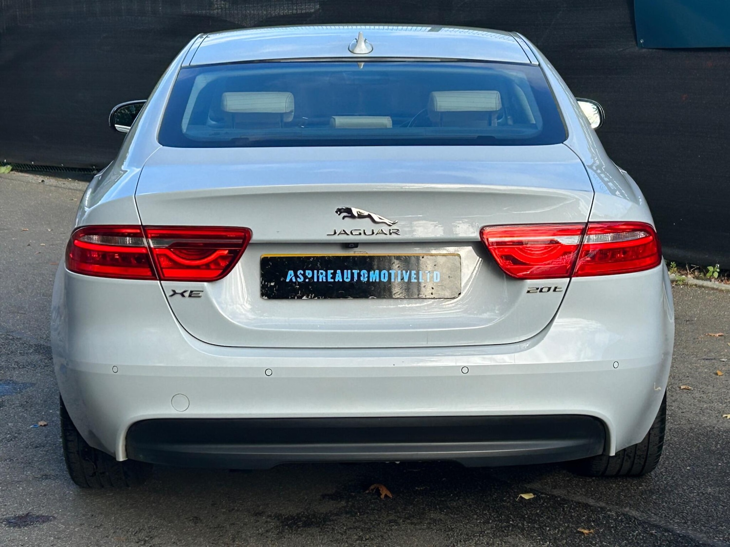 Used Jaguar XE 2015 for sale - 76440624: Photo 5