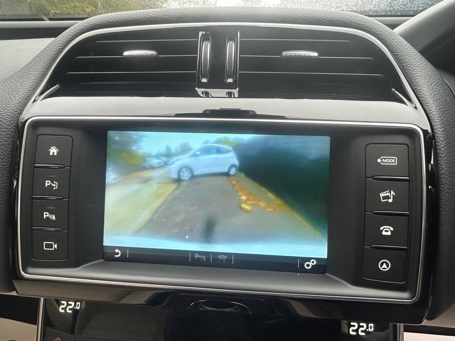 Used Jaguar XE 2015 for sale - 76440624: Photo 59