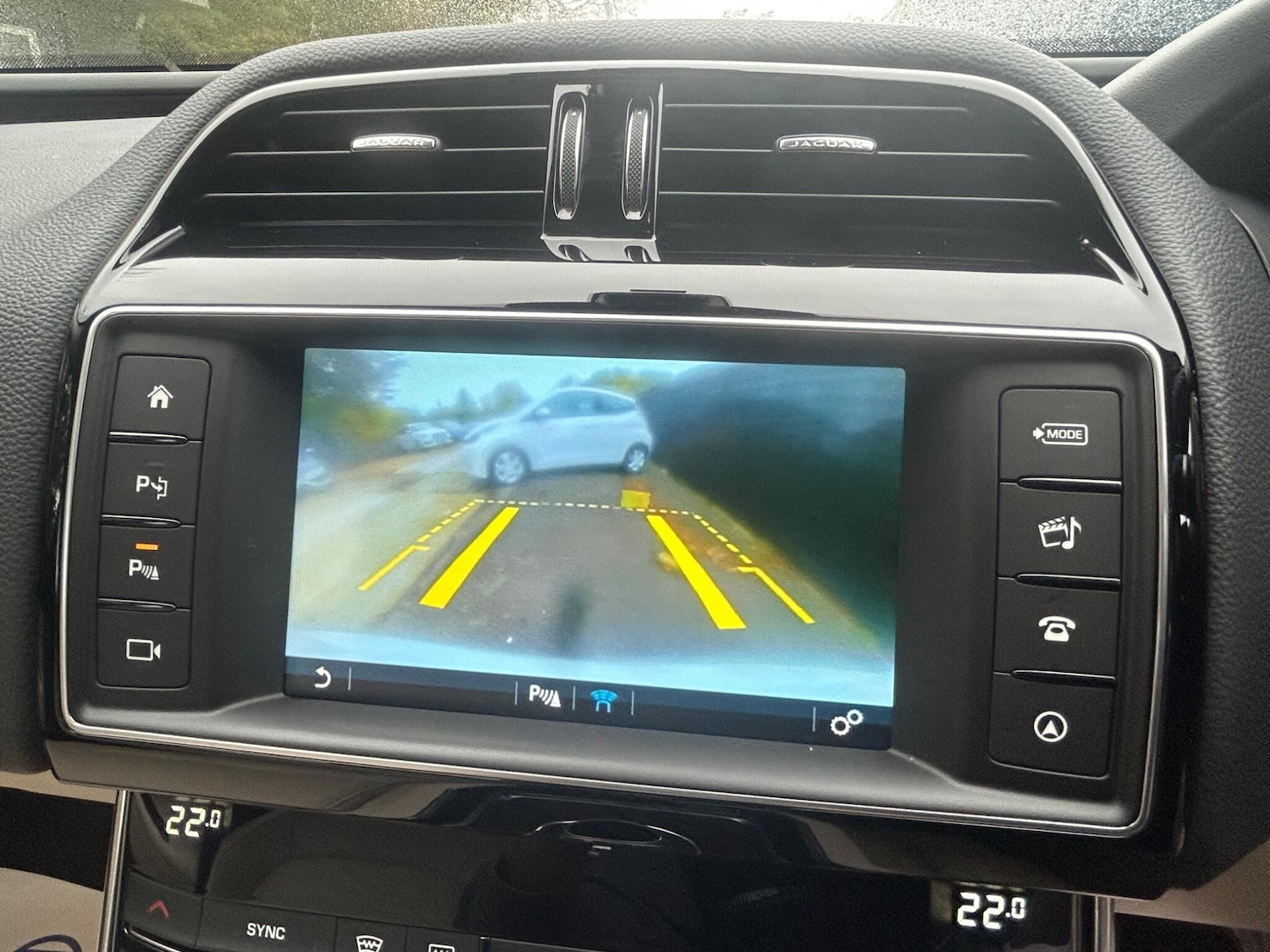 Used Jaguar XE 2015 for sale - 76440624: Photo 61