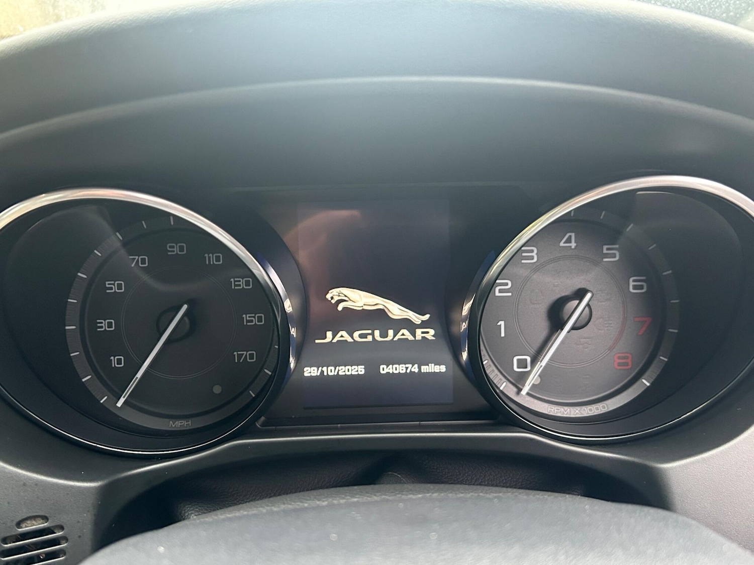 Used Jaguar XE 2015 for sale - 76440624: Photo 65