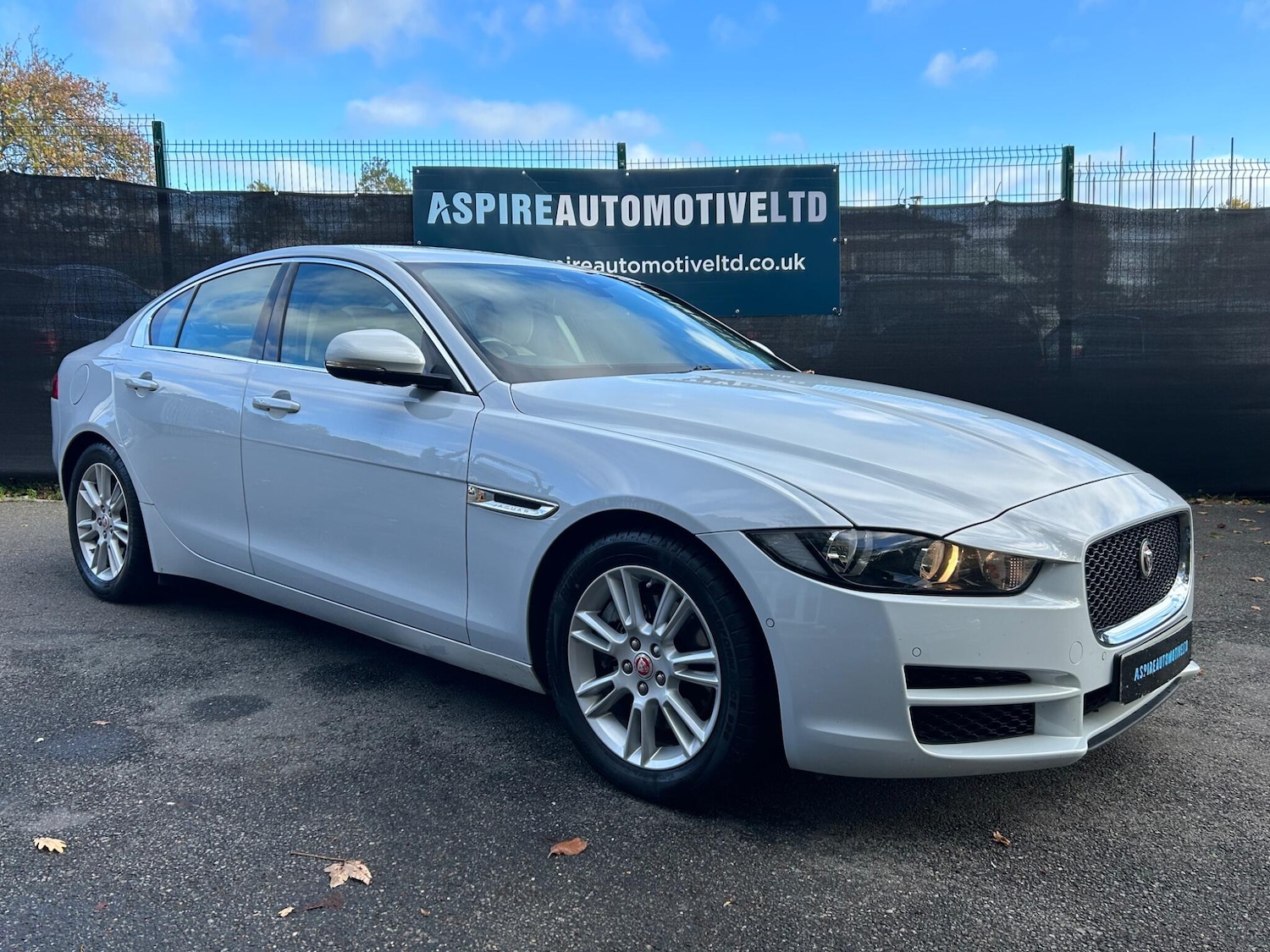 Used Jaguar XE 2015 for sale - 76440624: Photo 7