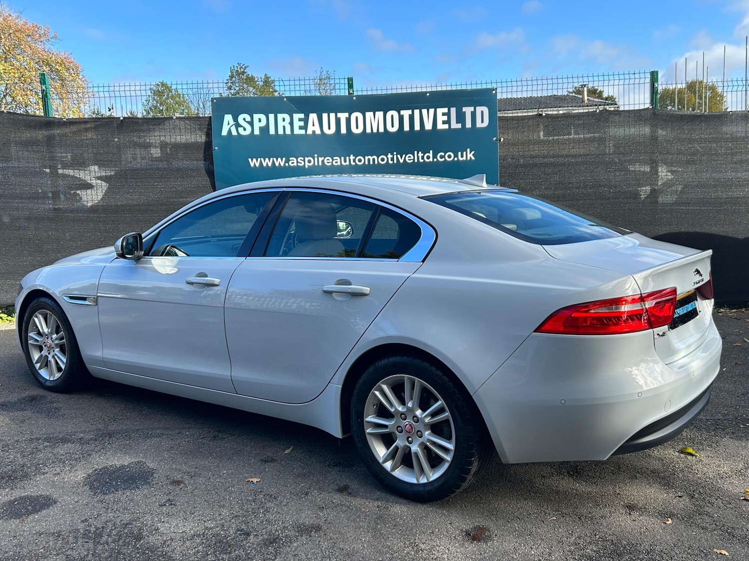 Used Jaguar XE 2015 for sale - 76440624: Photo 8