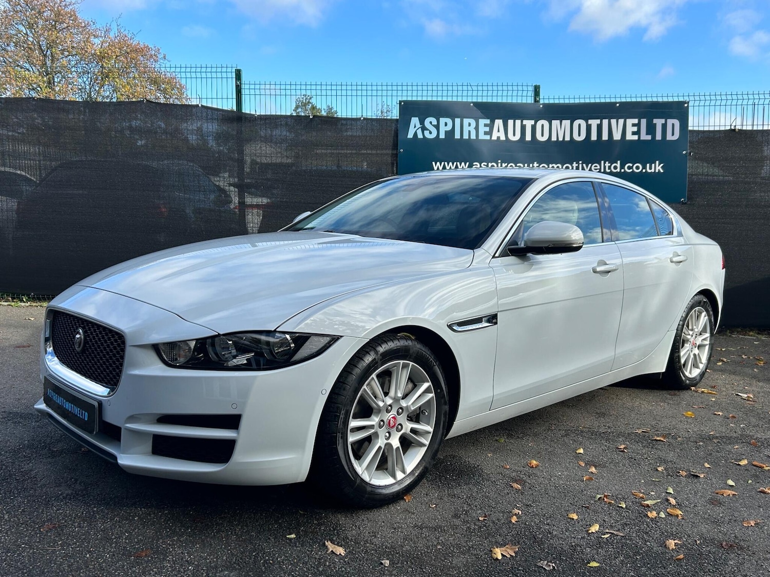 Used Jaguar XE 2015 for sale - 76440624: Photo 9