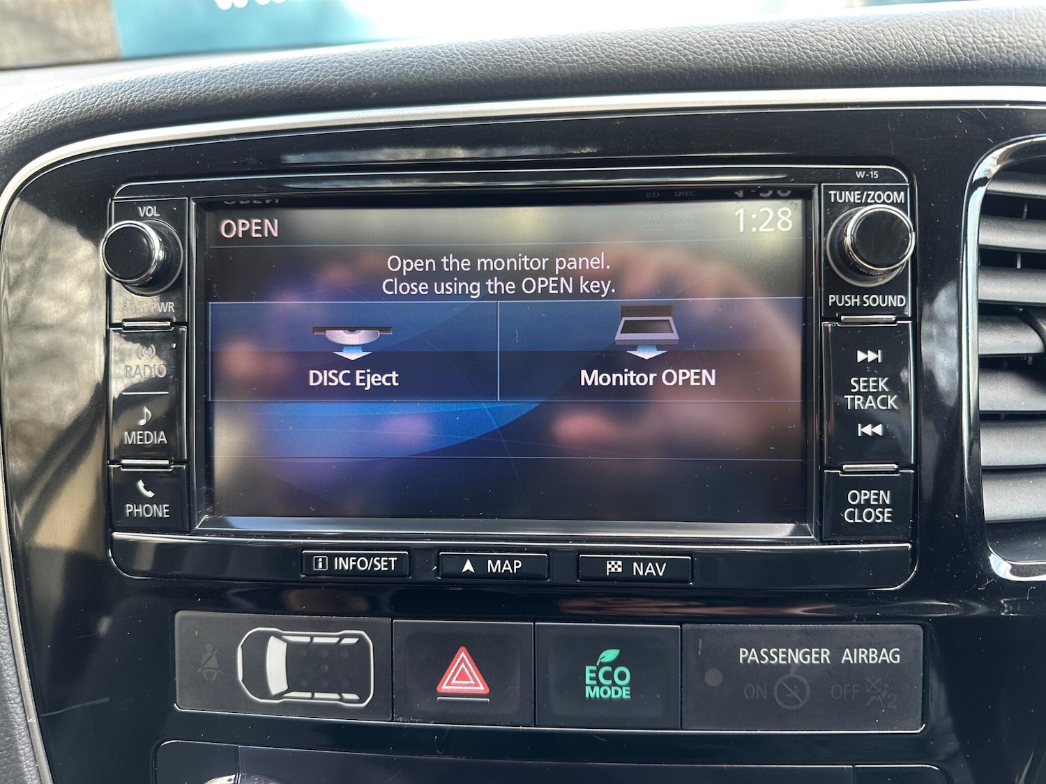 Used Mitsubishi Outlander 2016 for sale - 77229569: Photo 40