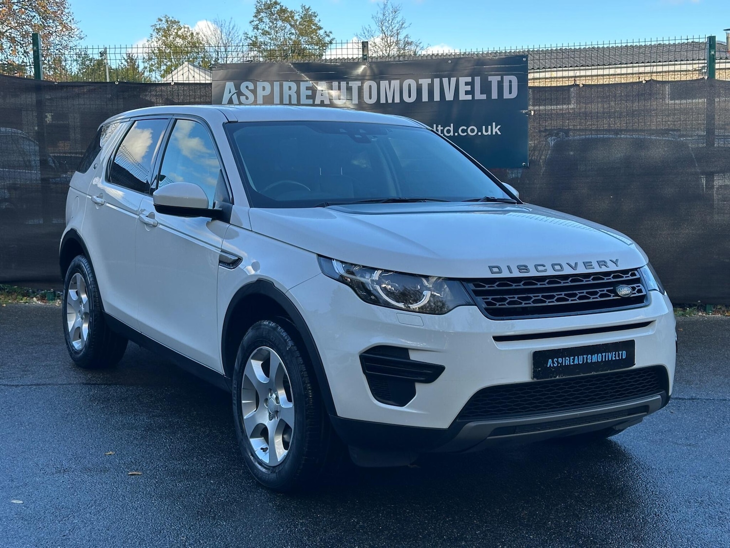 Used Land Rover Discovery Sport 2017 for sale - 76952772: Photo 1