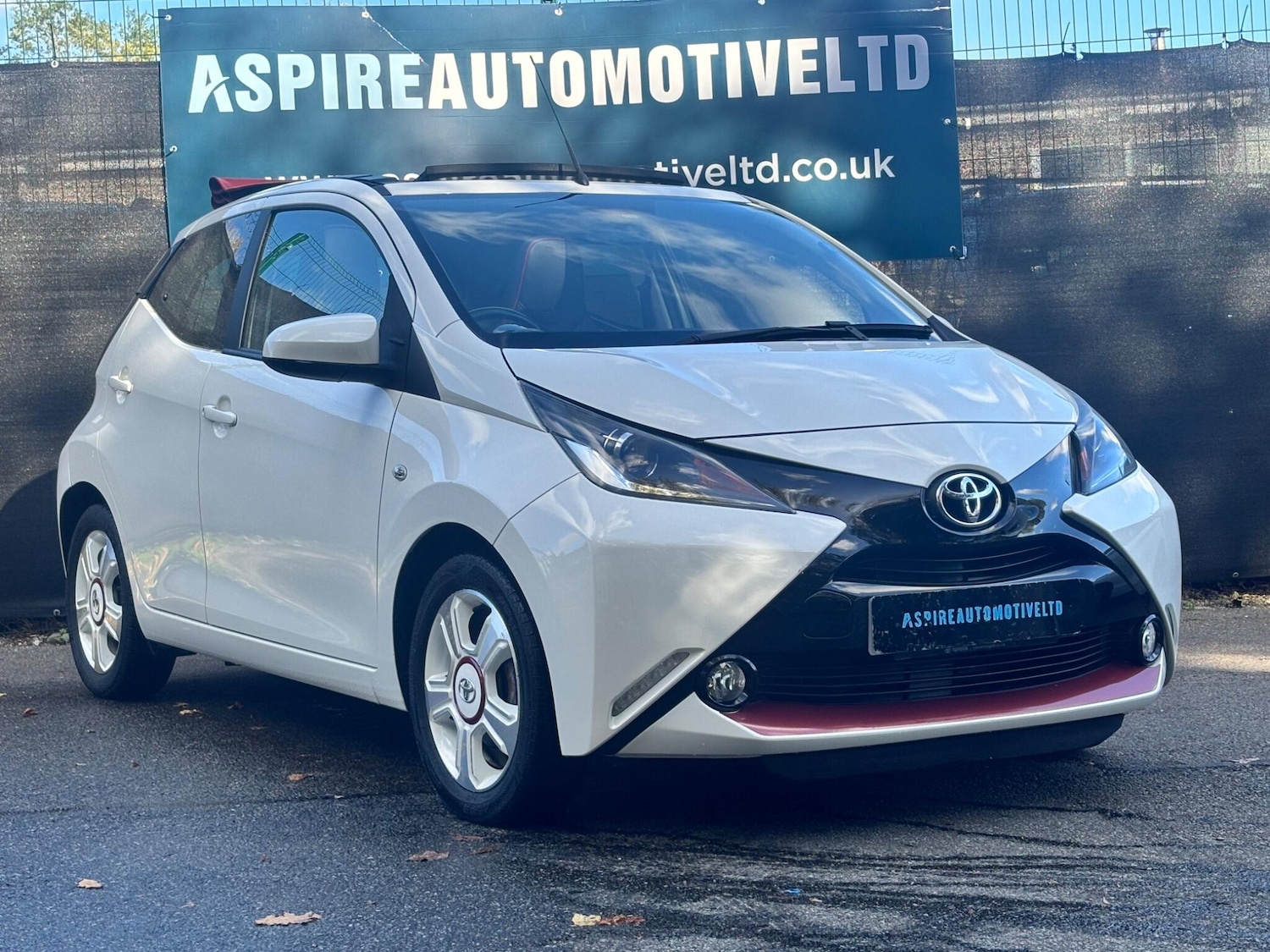 Used Toyota AYGO 2017 for sale - 76952391: Photo 1