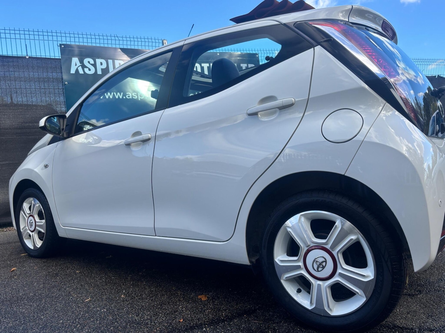 Used Toyota AYGO 2017 for sale - 76952391: Photo 10