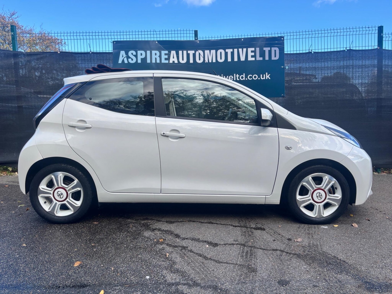 Used Toyota AYGO 2017 for sale - 76952391: Photo 11