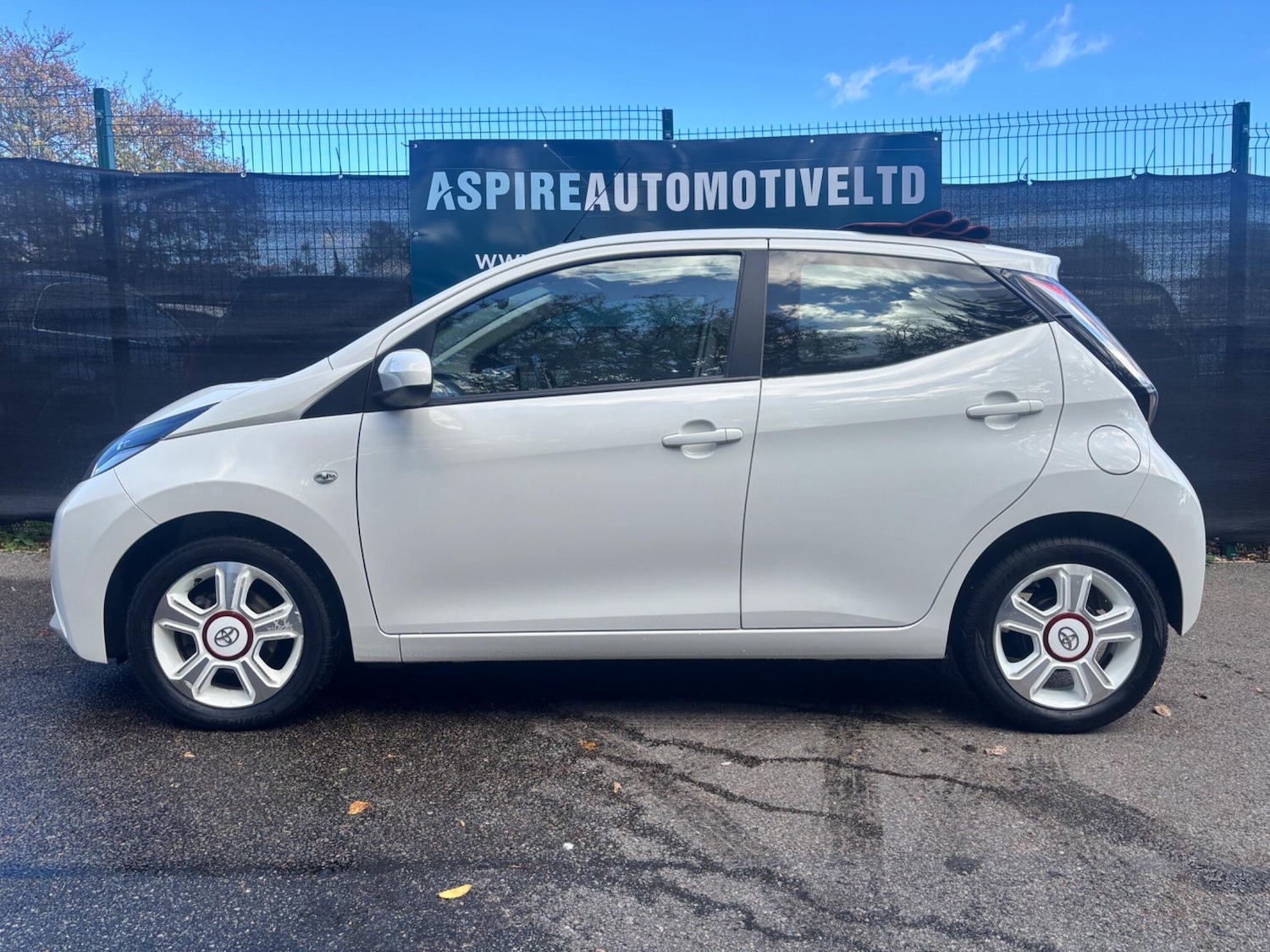 Used Toyota AYGO 2017 for sale - 76952391: Photo 12
