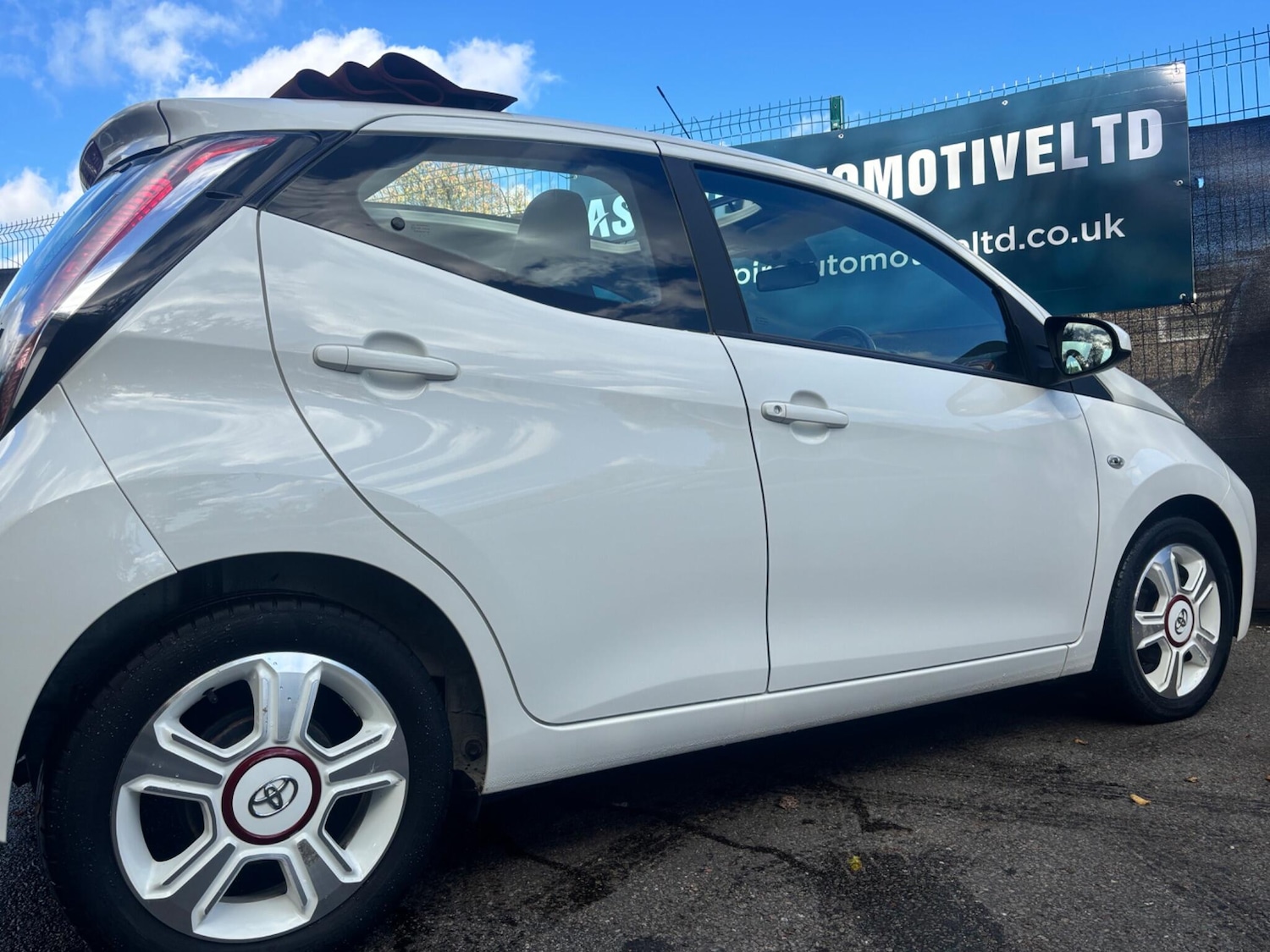 Used Toyota AYGO 2017 for sale - 76952391: Photo 9