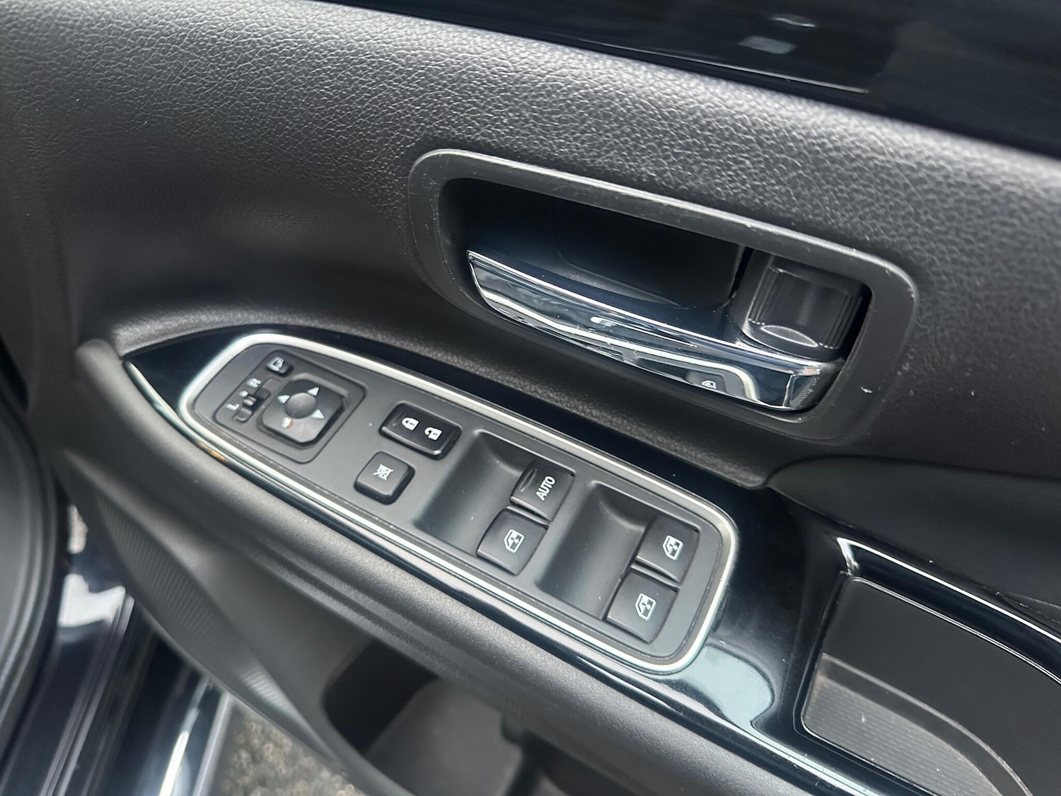 Used Mitsubishi Outlander 2016 for sale - 76952460: Photo 28