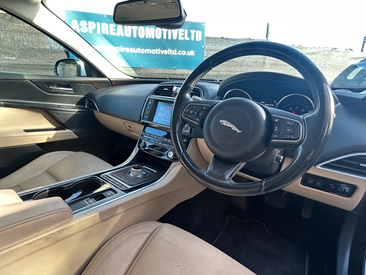 Used Jaguar XE 2015 for sale - 76388490: Photo 14
