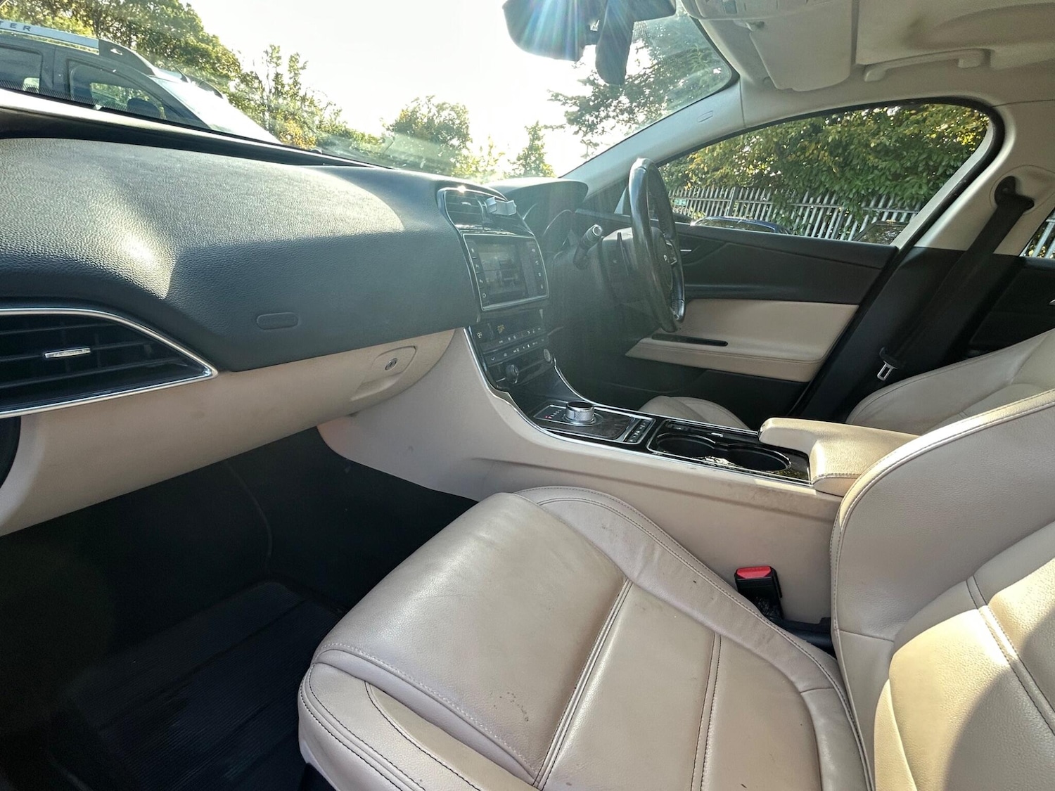 Used Jaguar XE 2015 for sale - 76388490: Photo 17