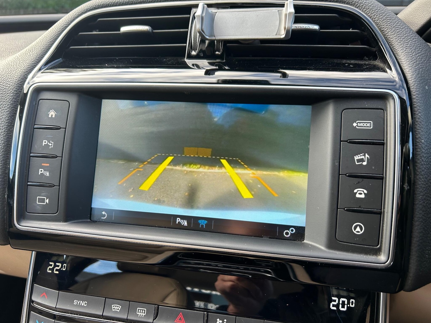 Used Jaguar XE 2015 for sale - 76388490: Photo 24