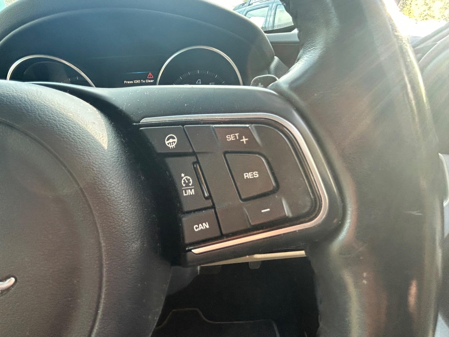 Used Jaguar XE 2015 for sale - 76388490: Photo 27