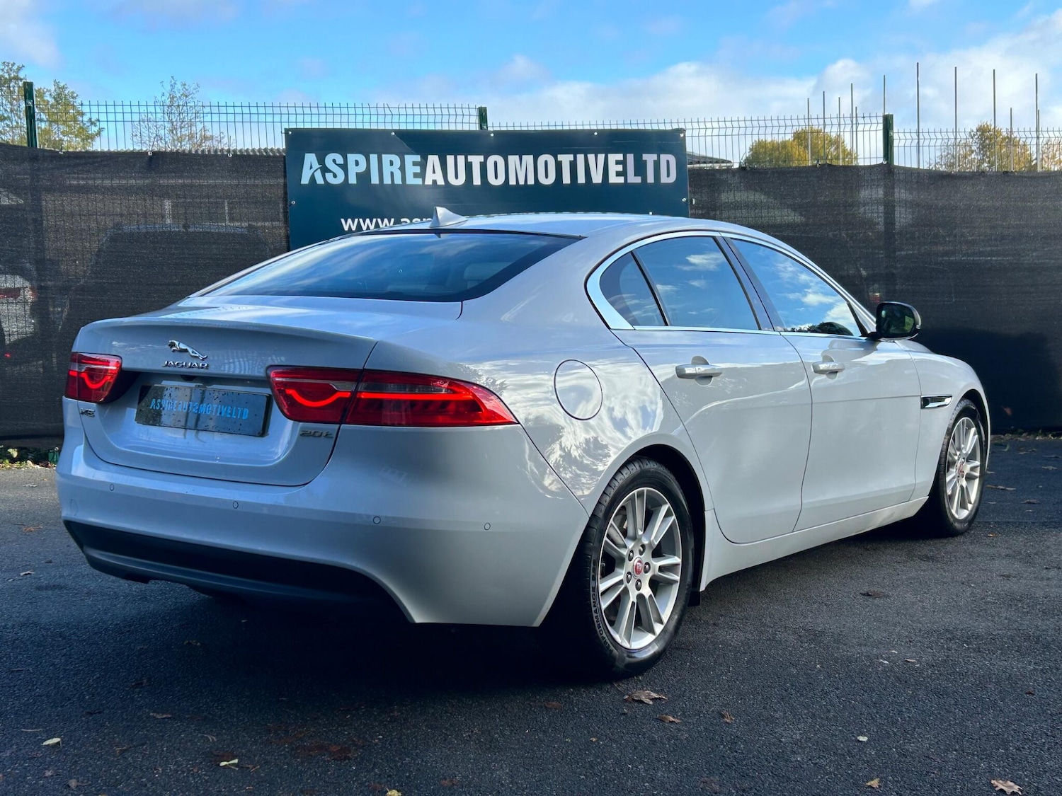 Used Jaguar XE 2015 for sale - 76388490: Photo 8