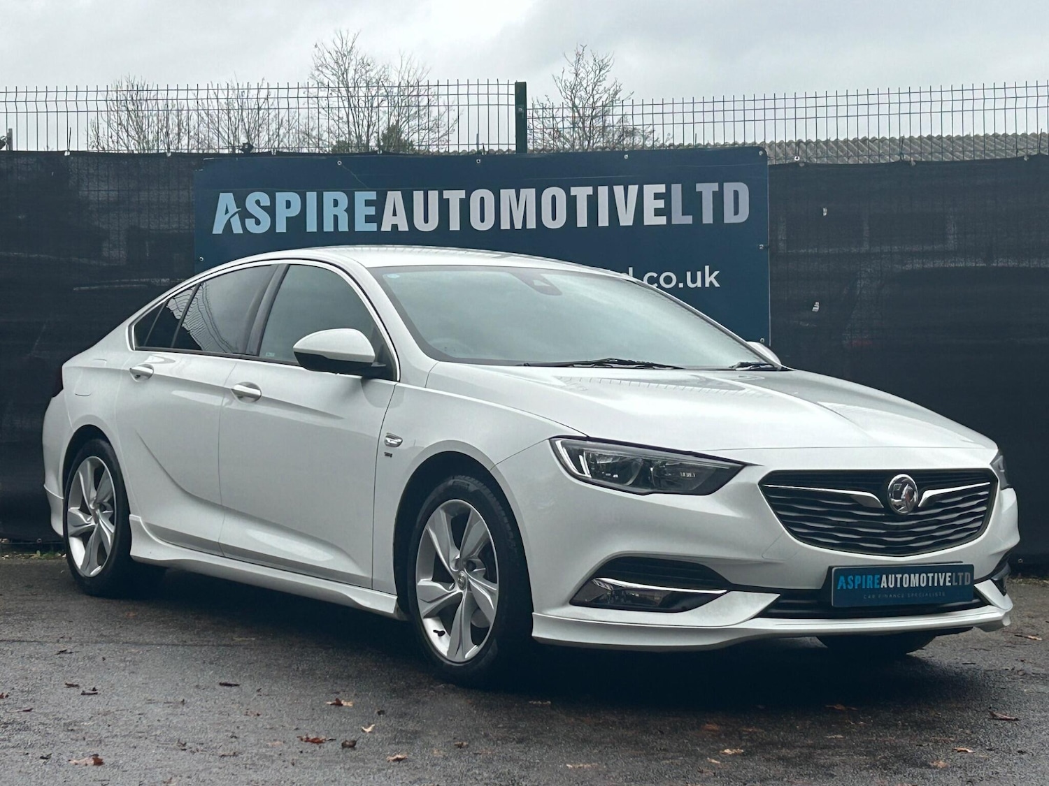 Used Vauxhall Insignia 2017 for sale - 76953590: Photo 1