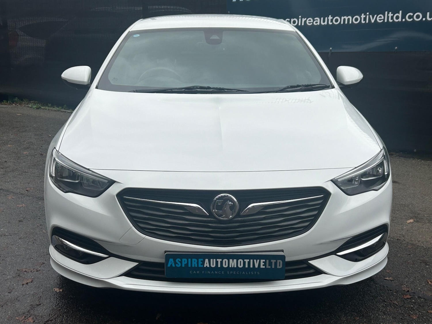 Used Vauxhall Insignia 2017 for sale - 76953590: Photo 2