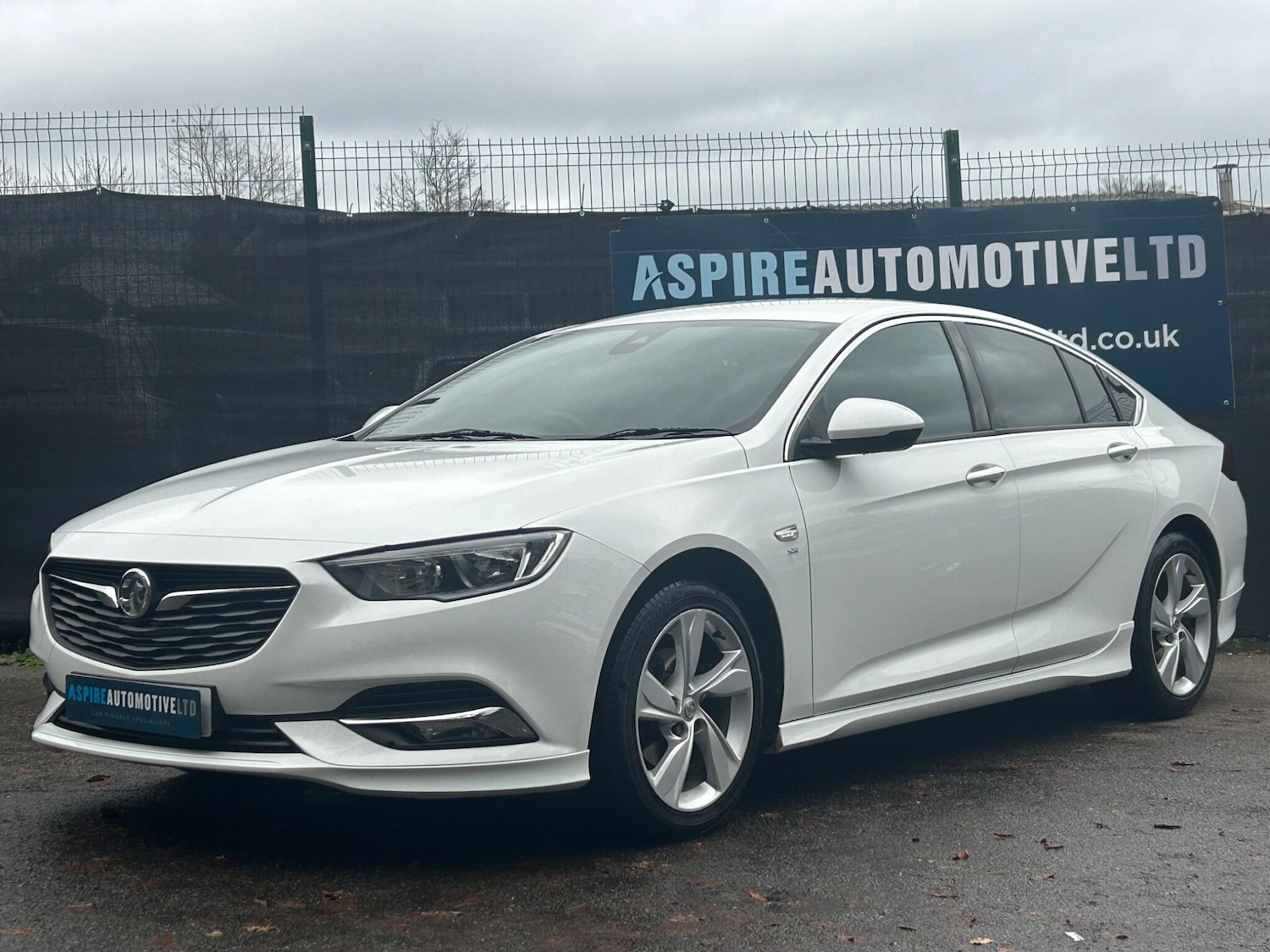 Used Vauxhall Insignia 2017 for sale - 76953590: Photo 3