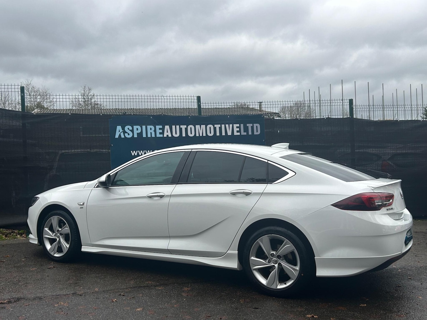 Used Vauxhall Insignia 2017 for sale - 76953590: Photo 6