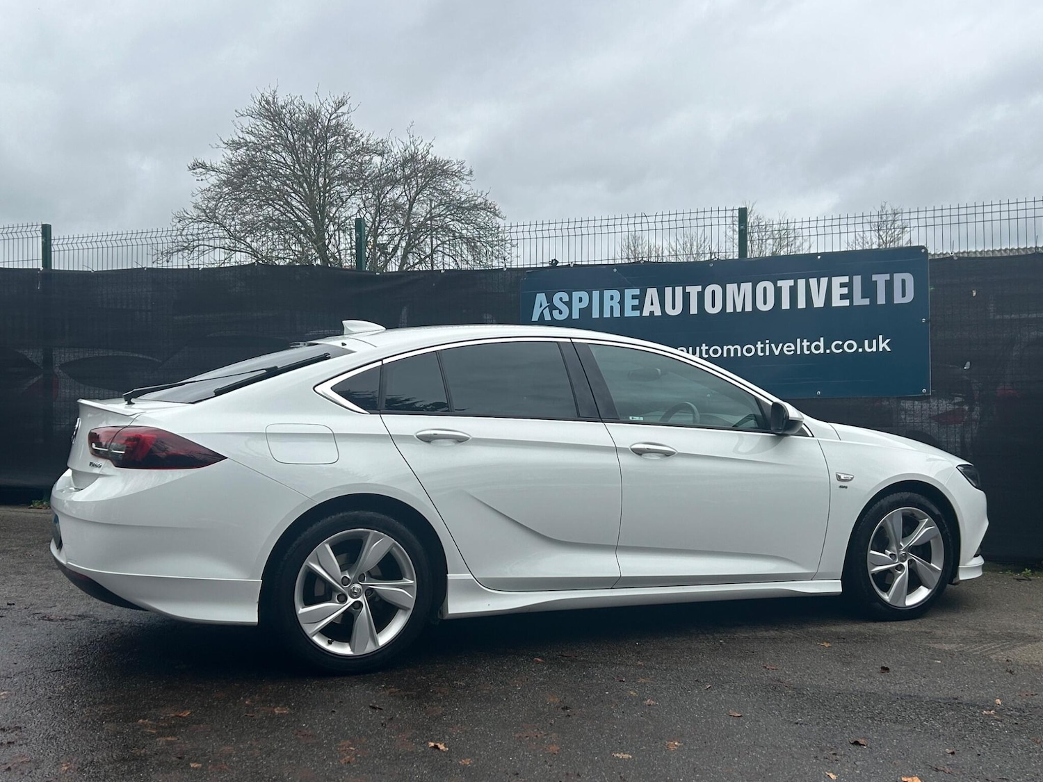 Used Vauxhall Insignia 2017 for sale - 76953590: Photo 9