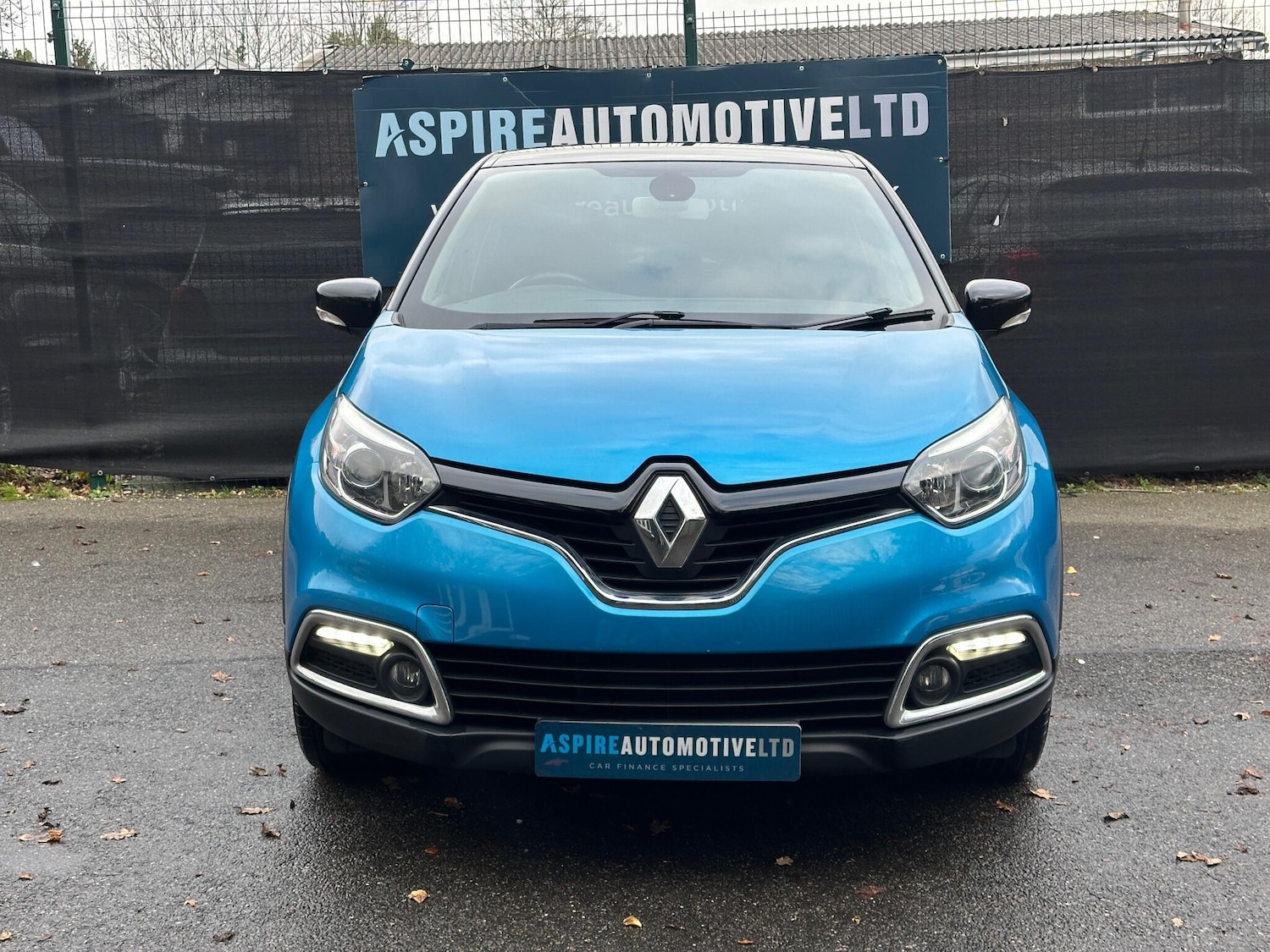 Used Renault Captur 2015 for sale - 76936502: Photo 2