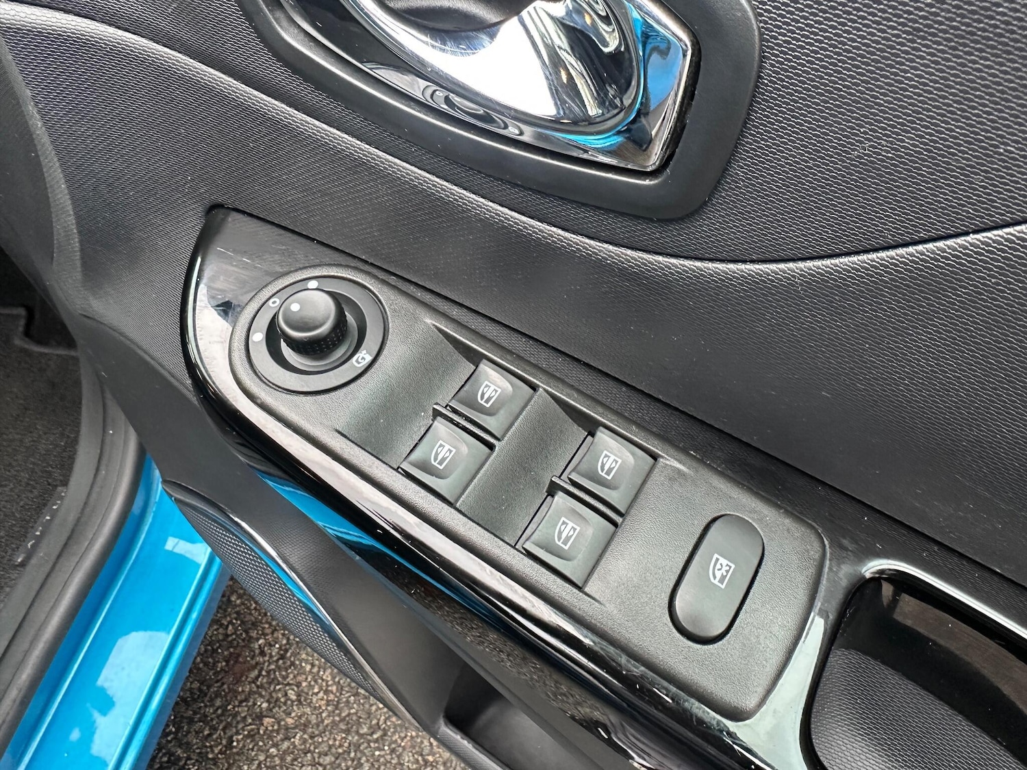 Used Renault Captur 2015 for sale - 76936502: Photo 29