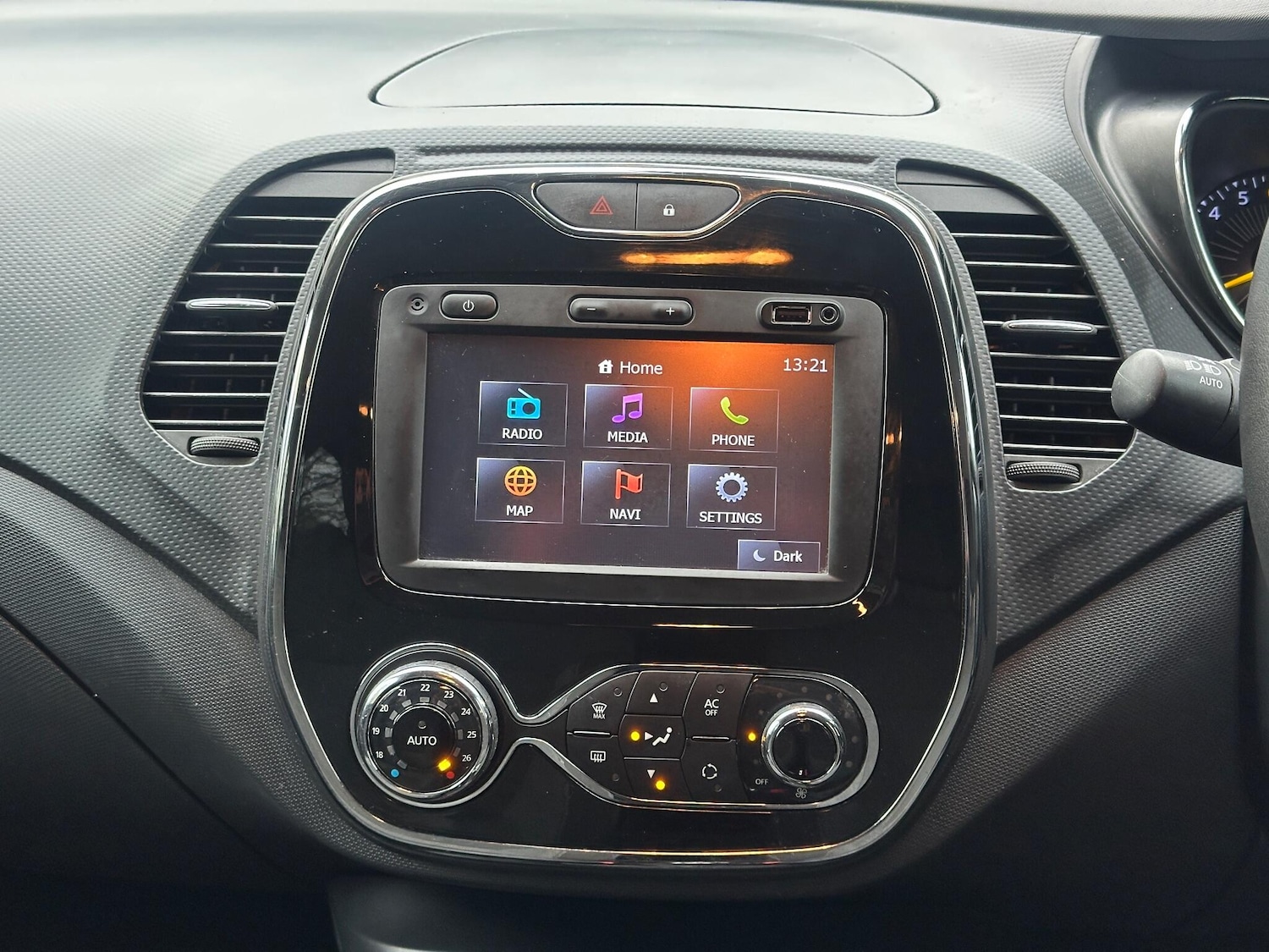 Used Renault Captur 2015 for sale - 76936502: Photo 38