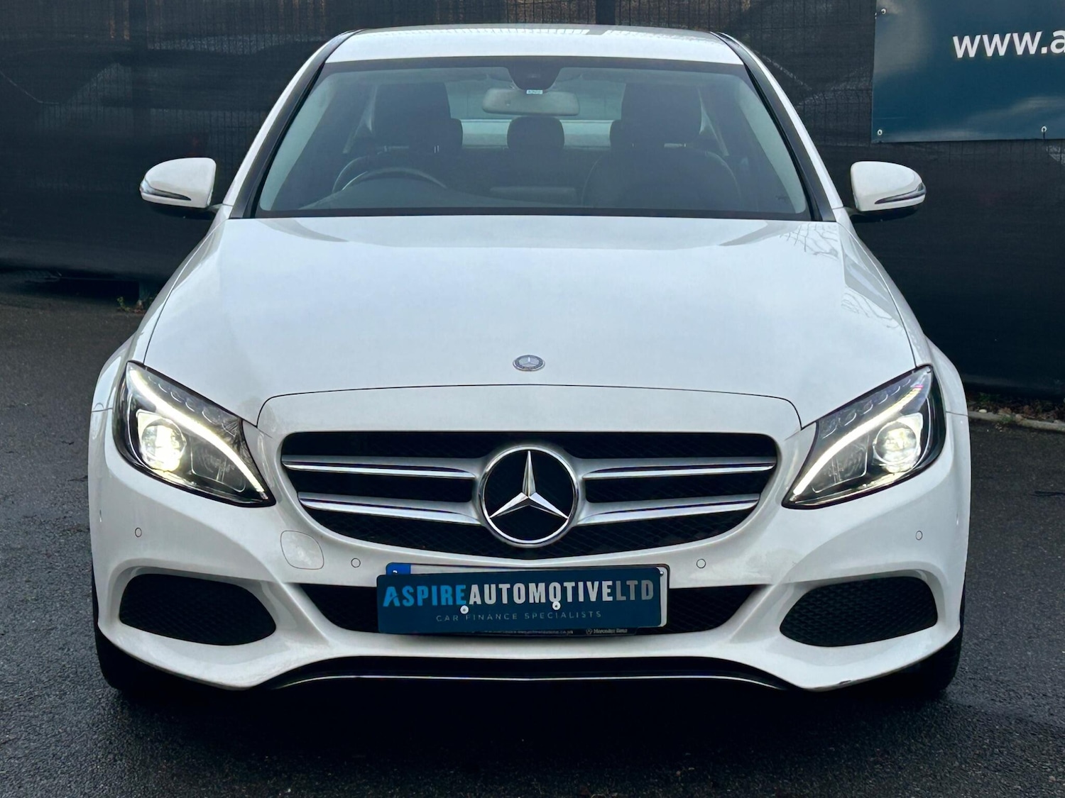 Used Mercedes-Benz C Class 2015 for sale - 77290509: Photo 2
