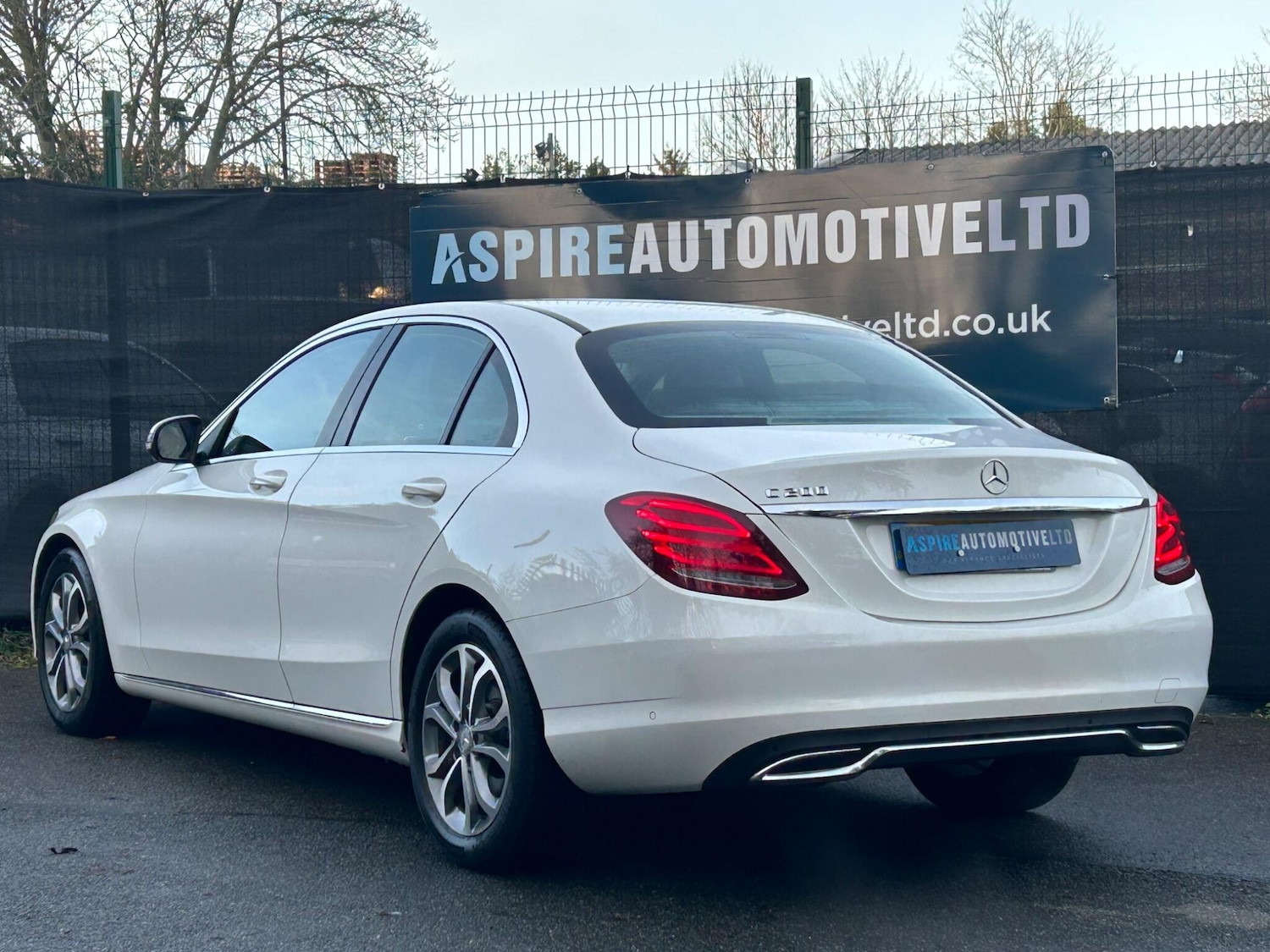 Used Mercedes-Benz C Class 2015 for sale - 77290509: Photo 4