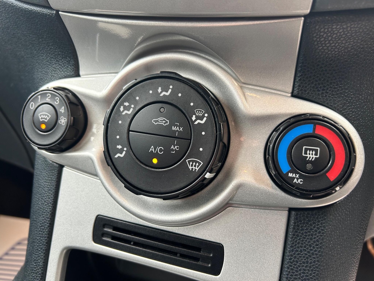 Used Ford Fiesta 2010 for sale - 76752513: Photo 28